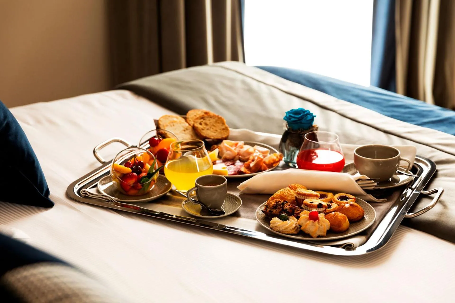 Breakfast, Bed in Amadomus Luxury Suites