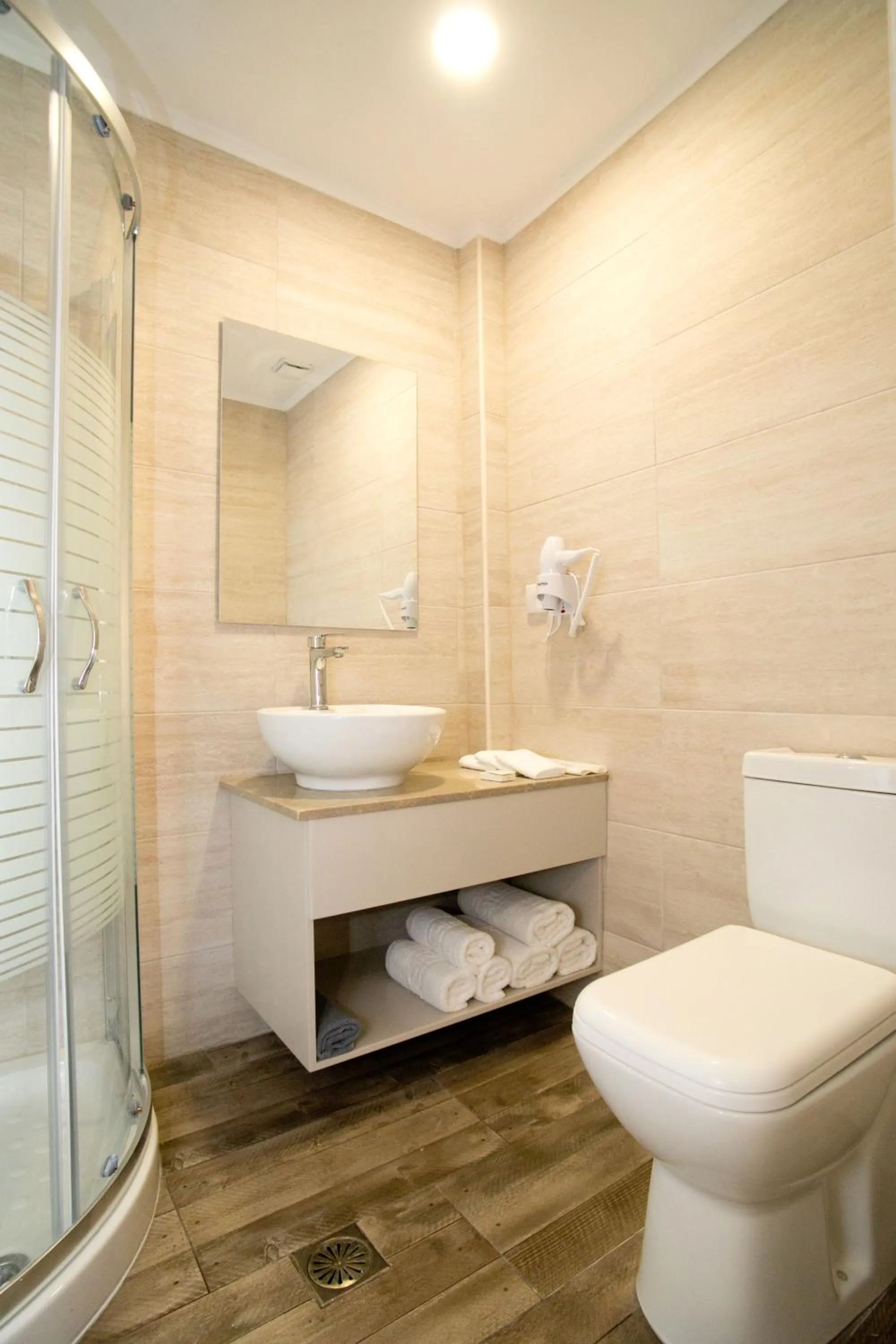 Shower in Hyperion Hotel