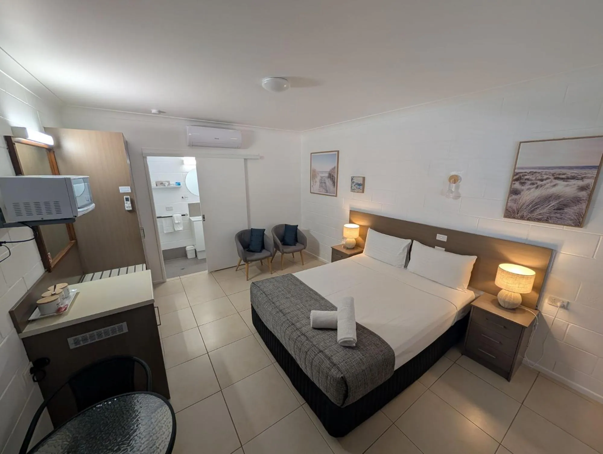 Bedroom, Bed in Moffat Beach Motel Caloundra