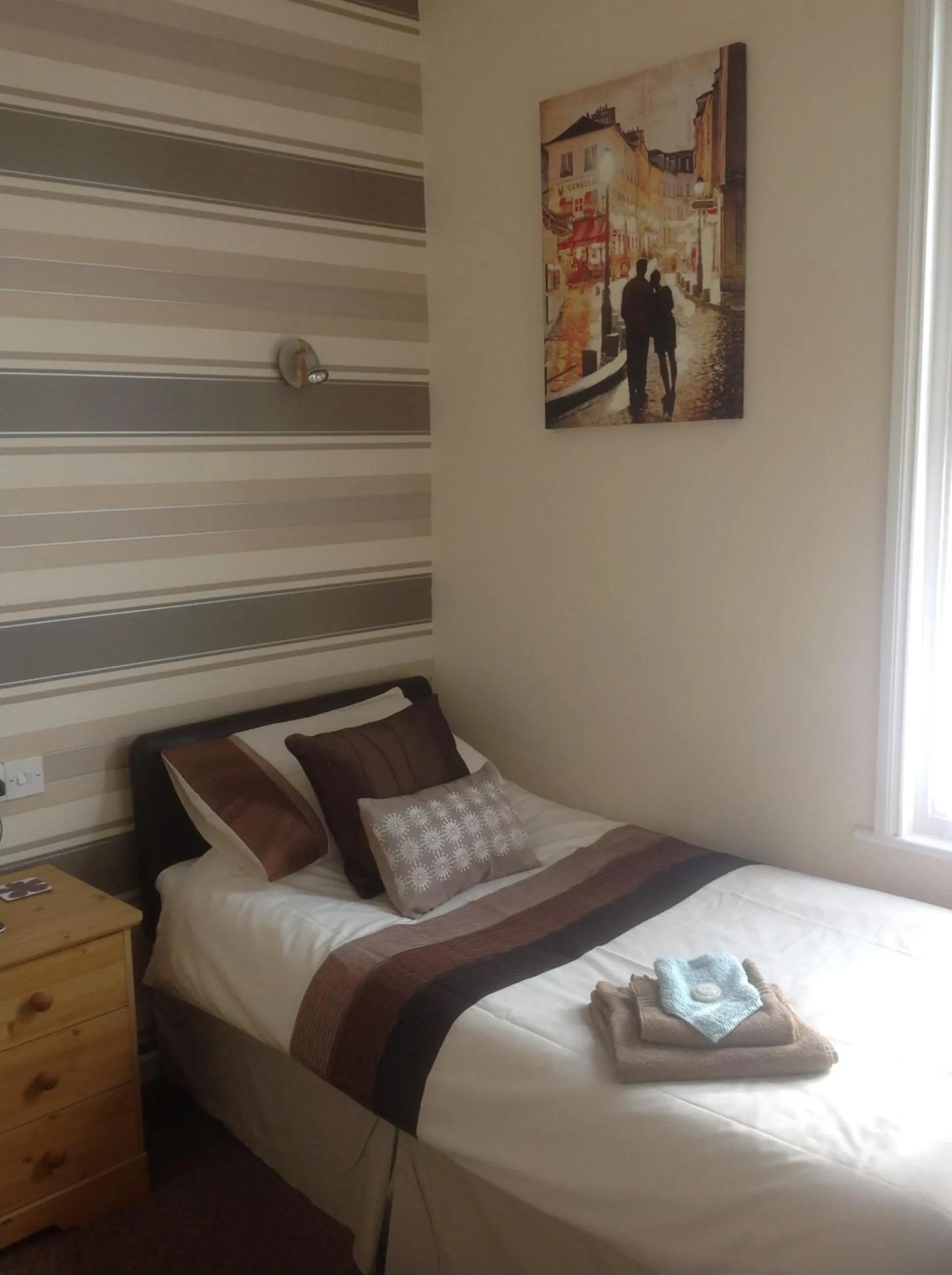 Bed in Cleasewood Guest House