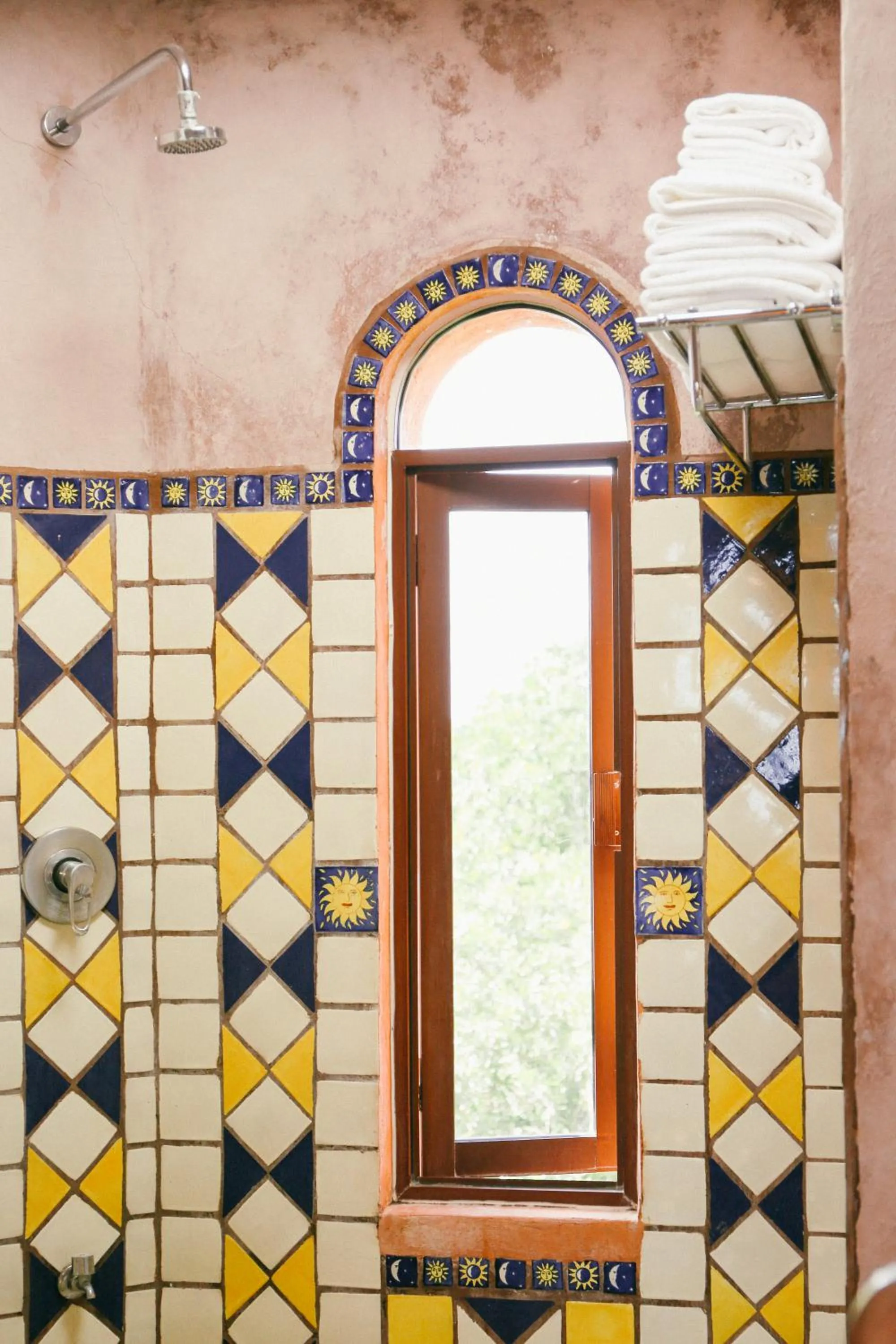 Shower in Zamas Hotel