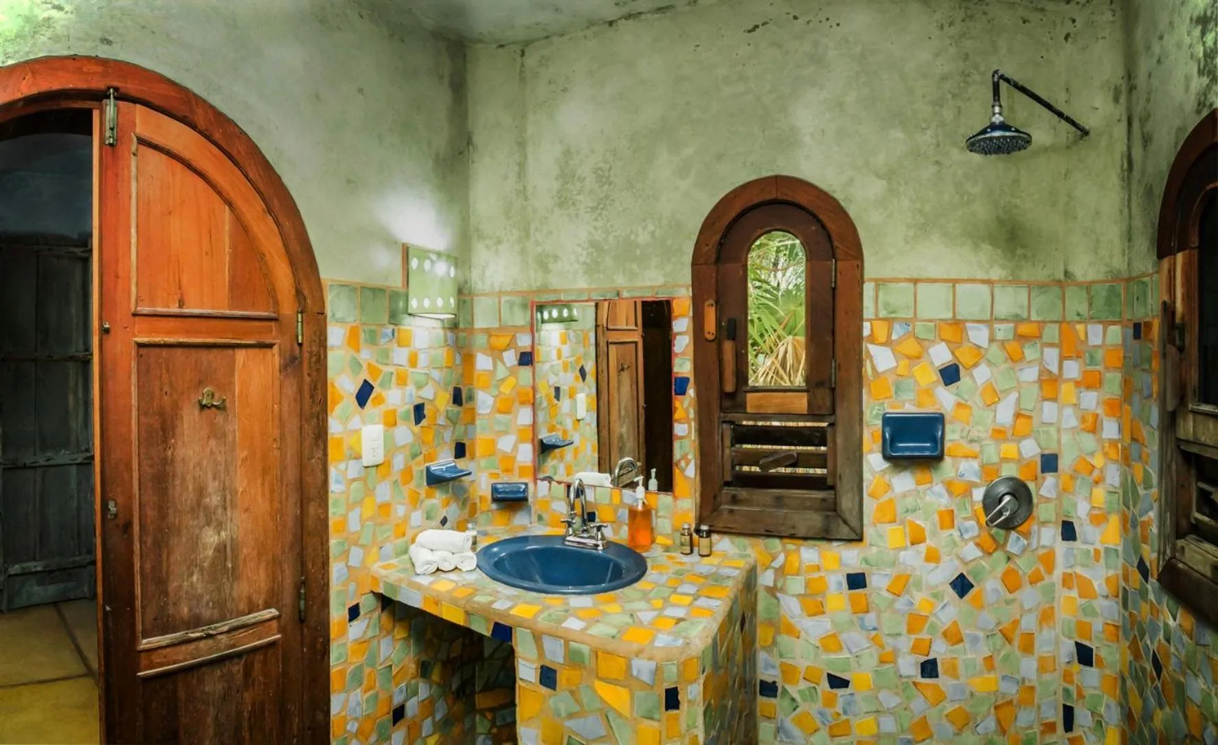 Bathroom in Zamas Hotel