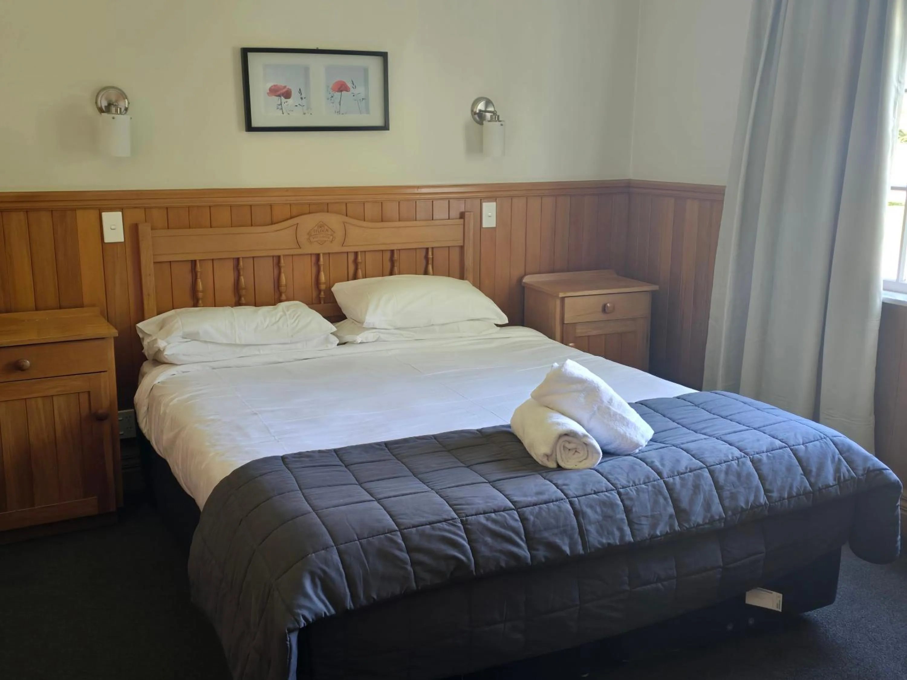 Bedroom, Bed in Huka Falls Resort