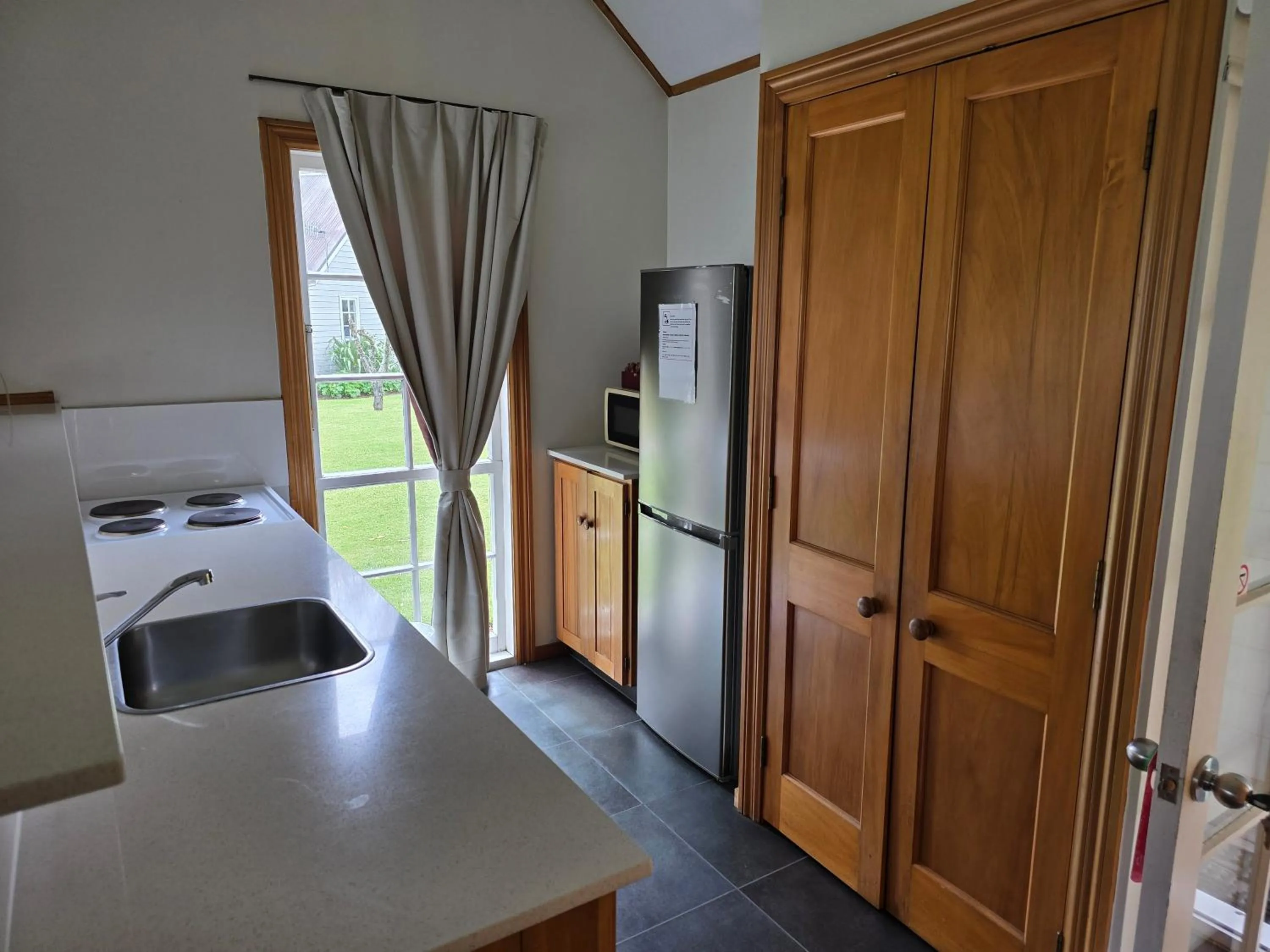 Kitchen or kitchenette, Bed in Huka Falls Resort