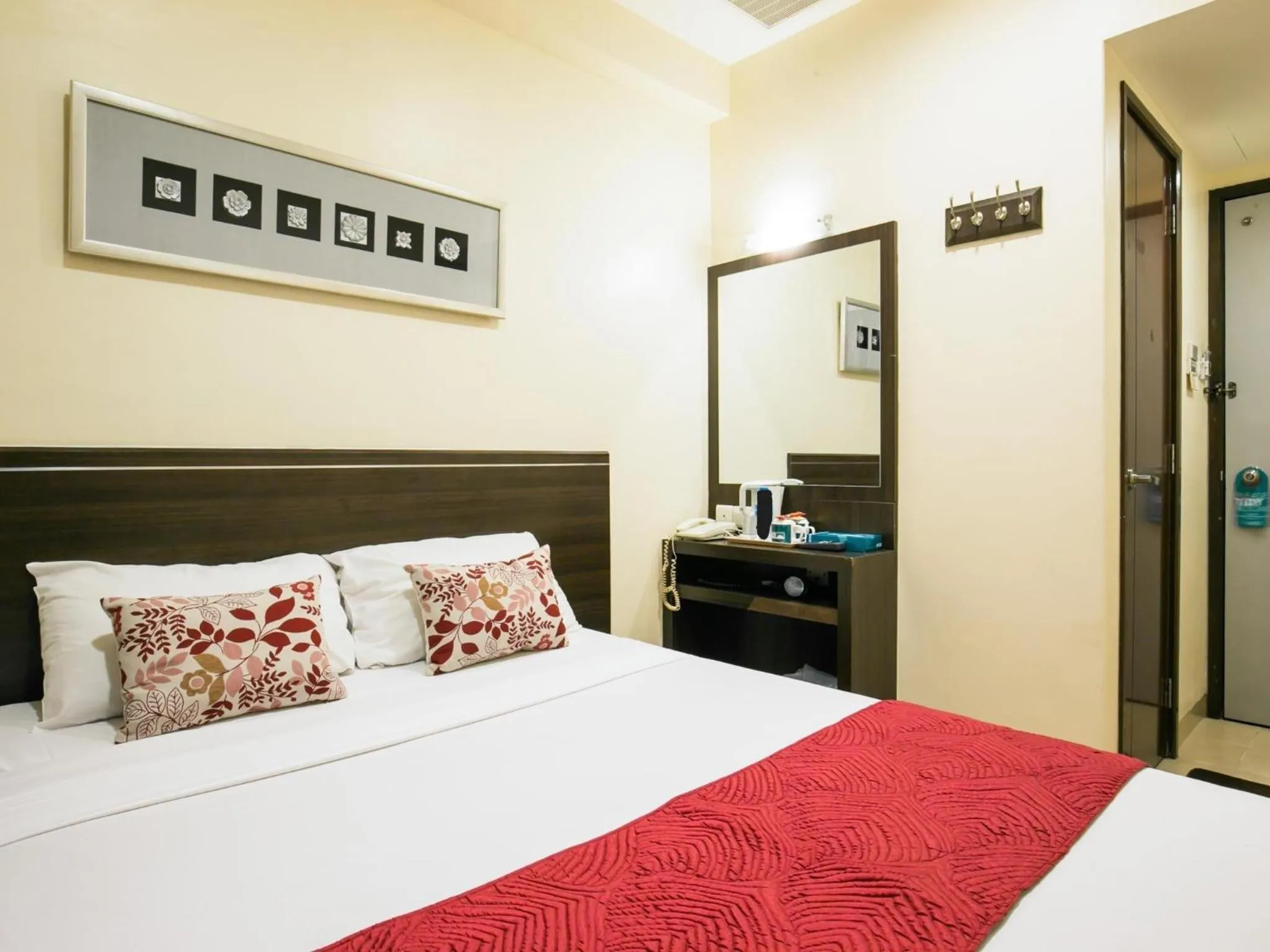 Bed in Hotel 81 Balestier
