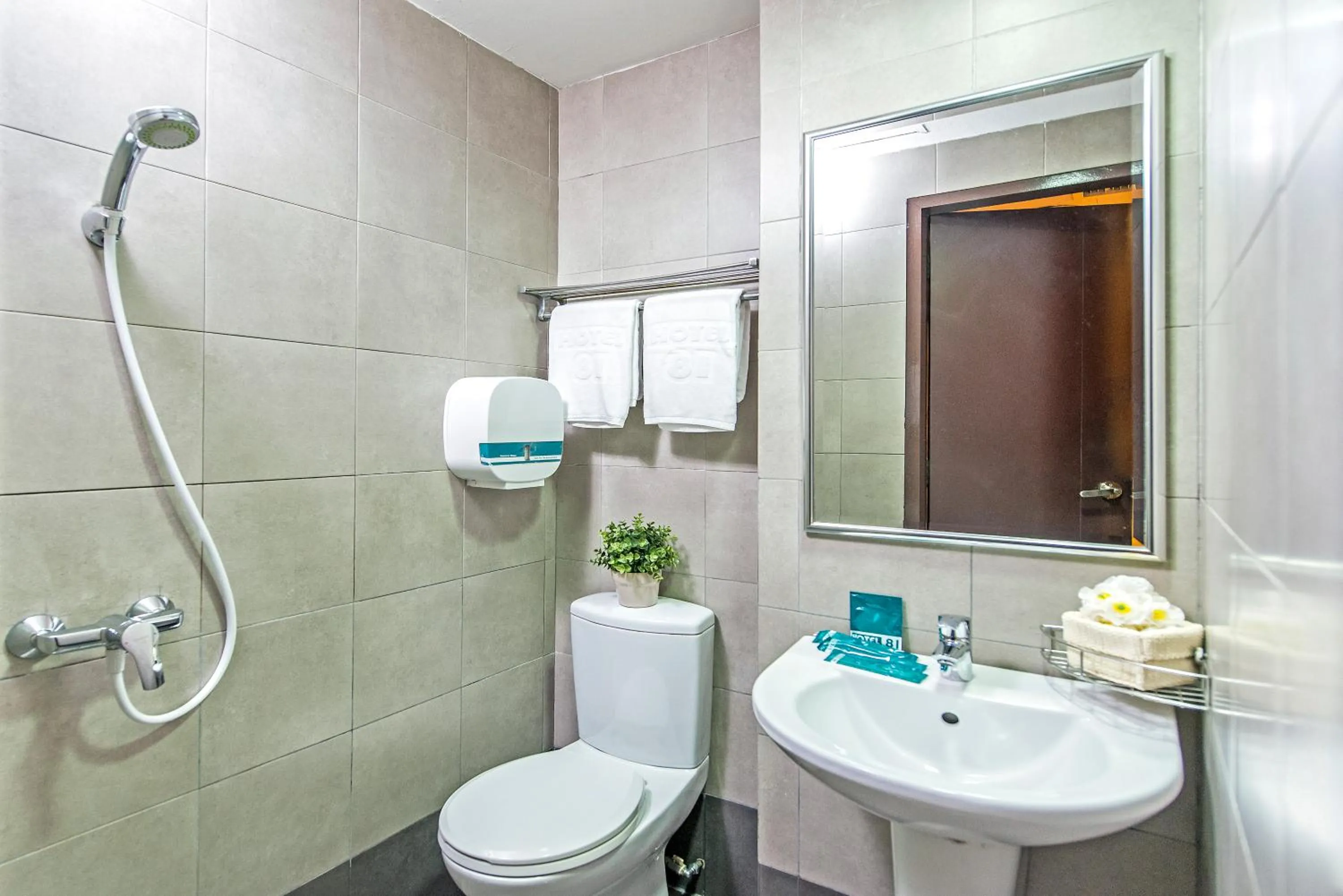 Shower in Hotel 81 Balestier