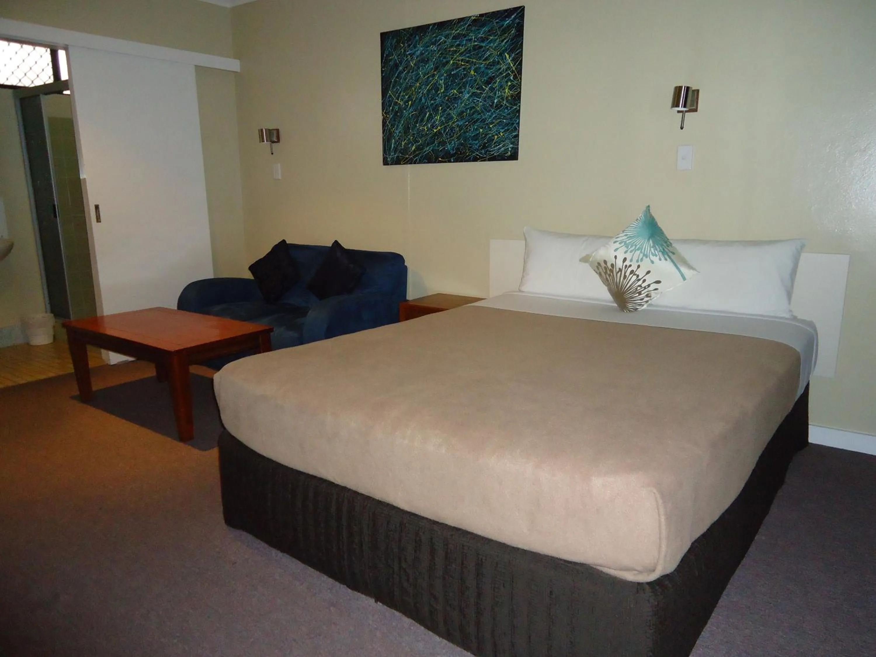 Bed in Moondarra Motel