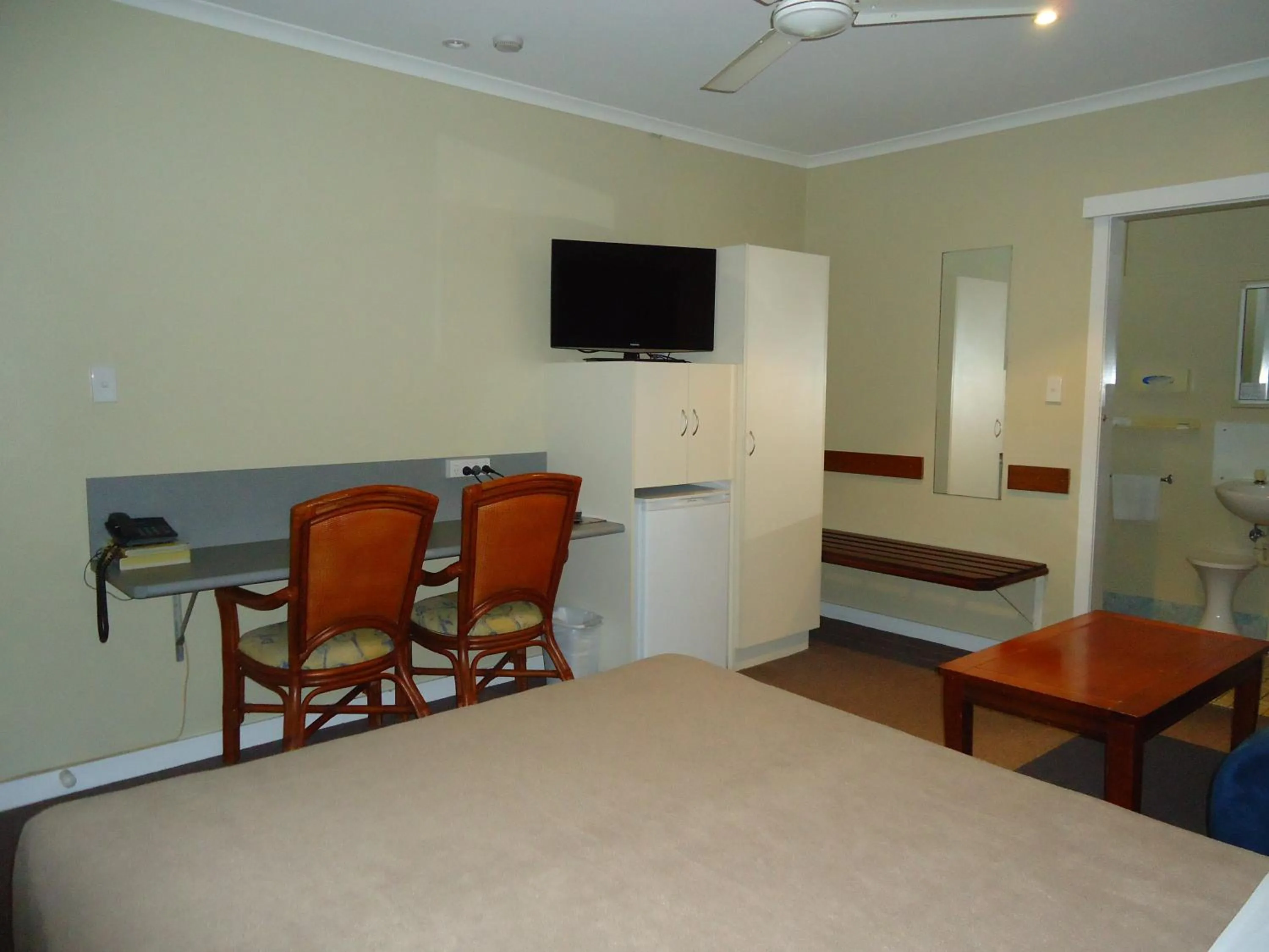 Bed in Moondarra Motel