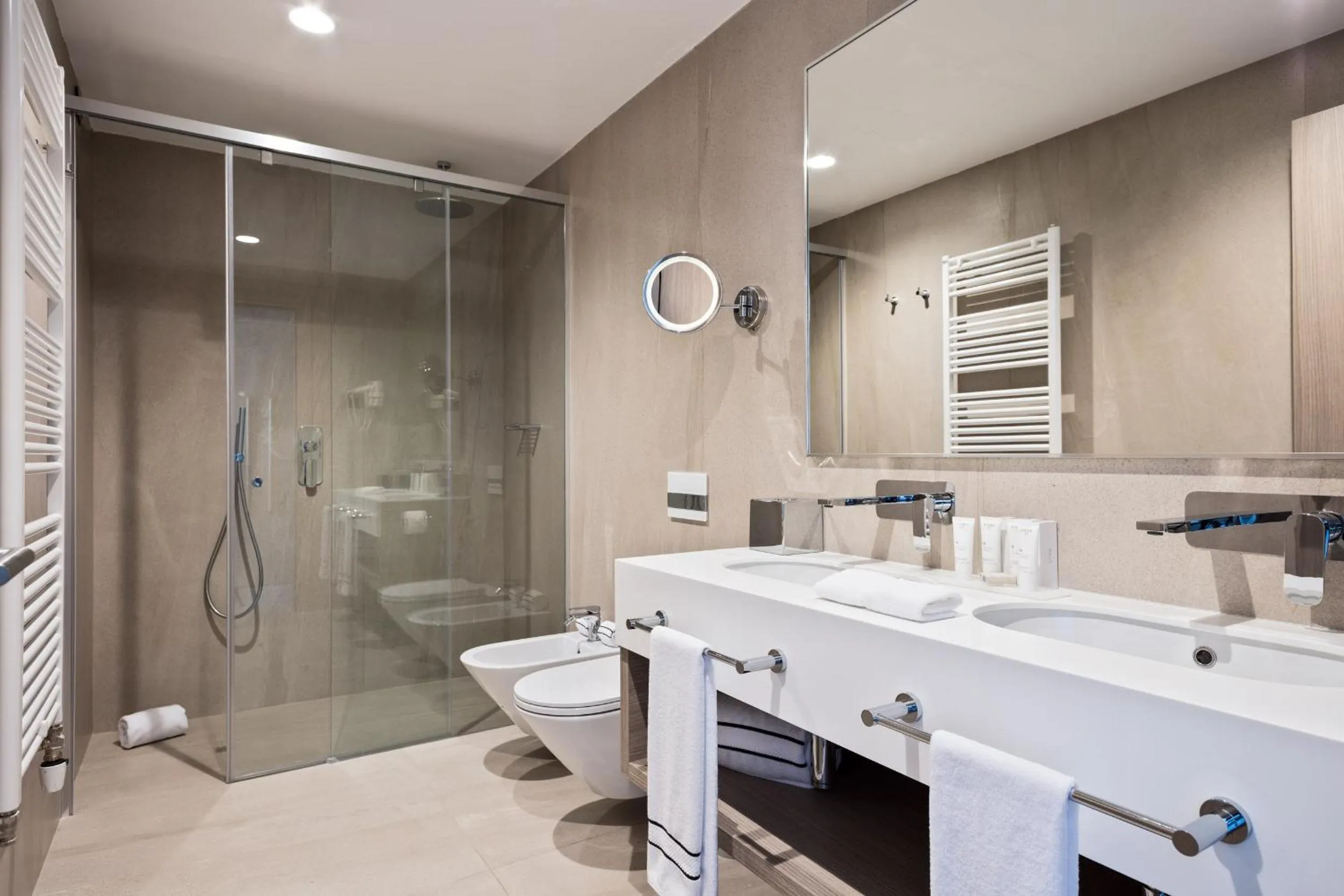 Shower in Hotel AMI Budva Petrovac