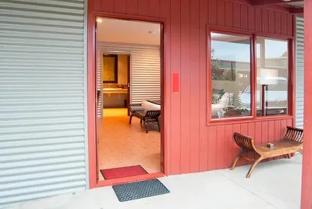 Queen Room - Disability Access in Bairnsdale Motel Queen Room - Disability Access in Bairnsdale Motel