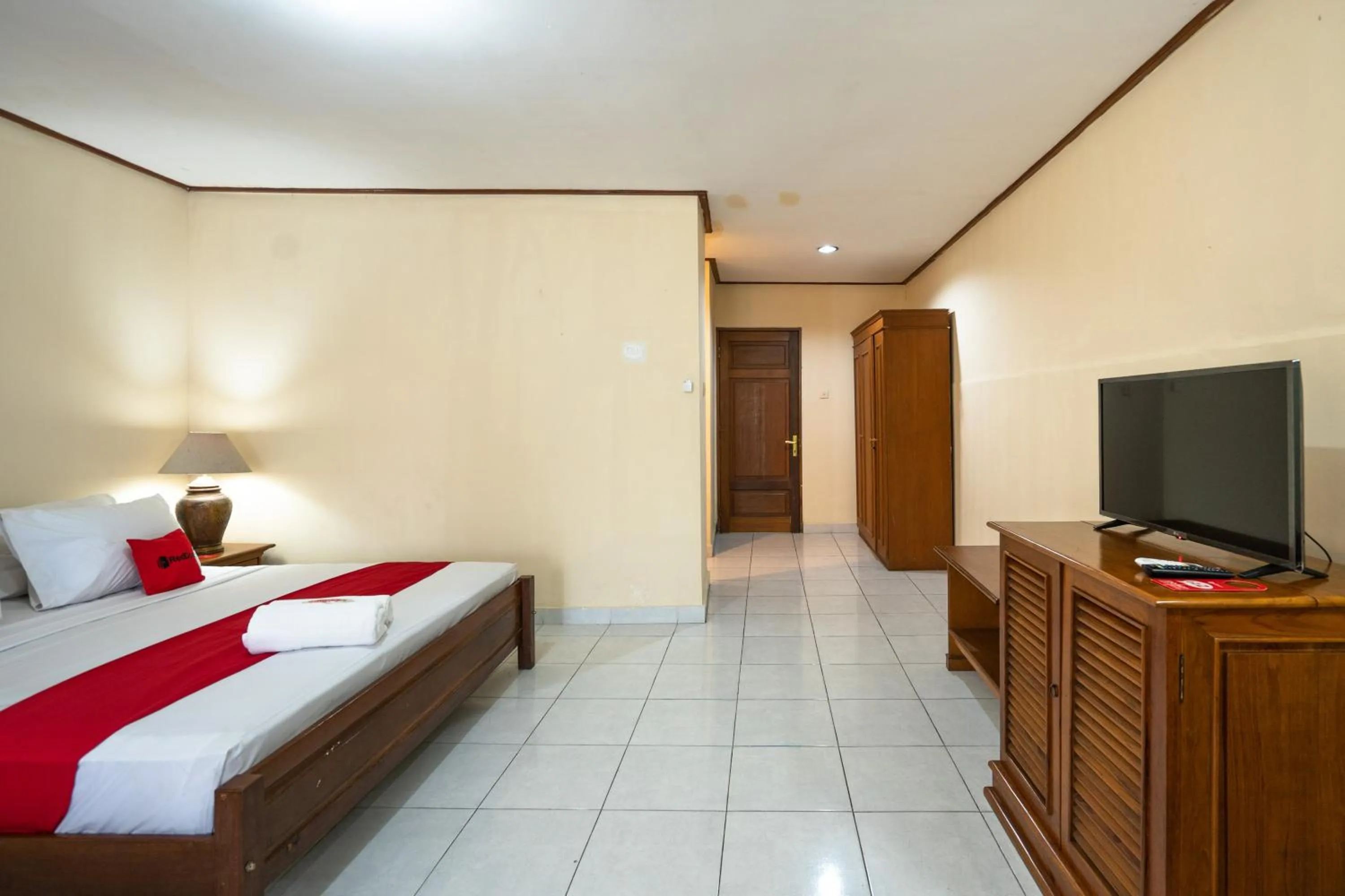 Bedroom in RedDoorz Plus at Mahajaya Hotel Denpasar