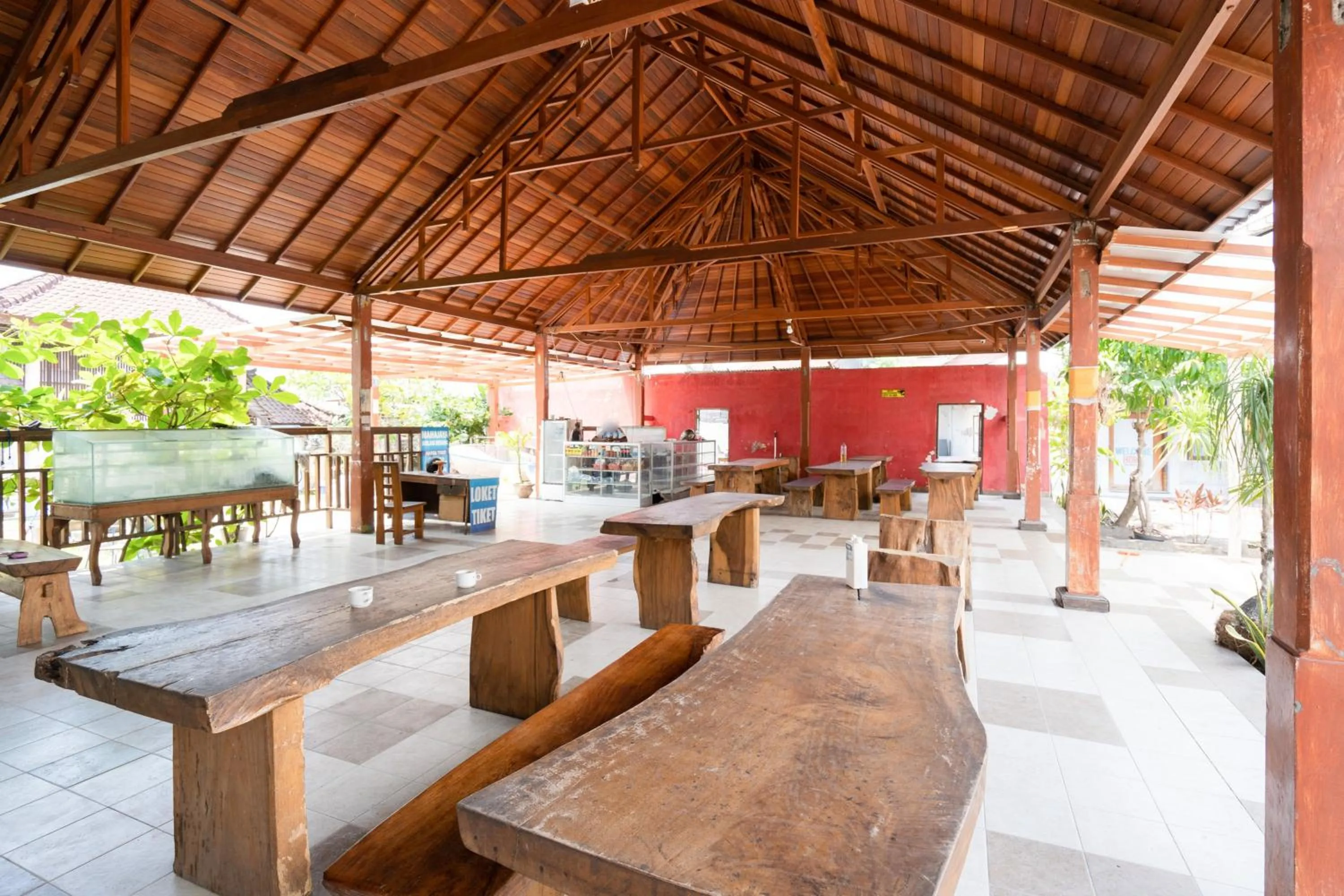 Seating area in RedDoorz Plus at Mahajaya Hotel Denpasar