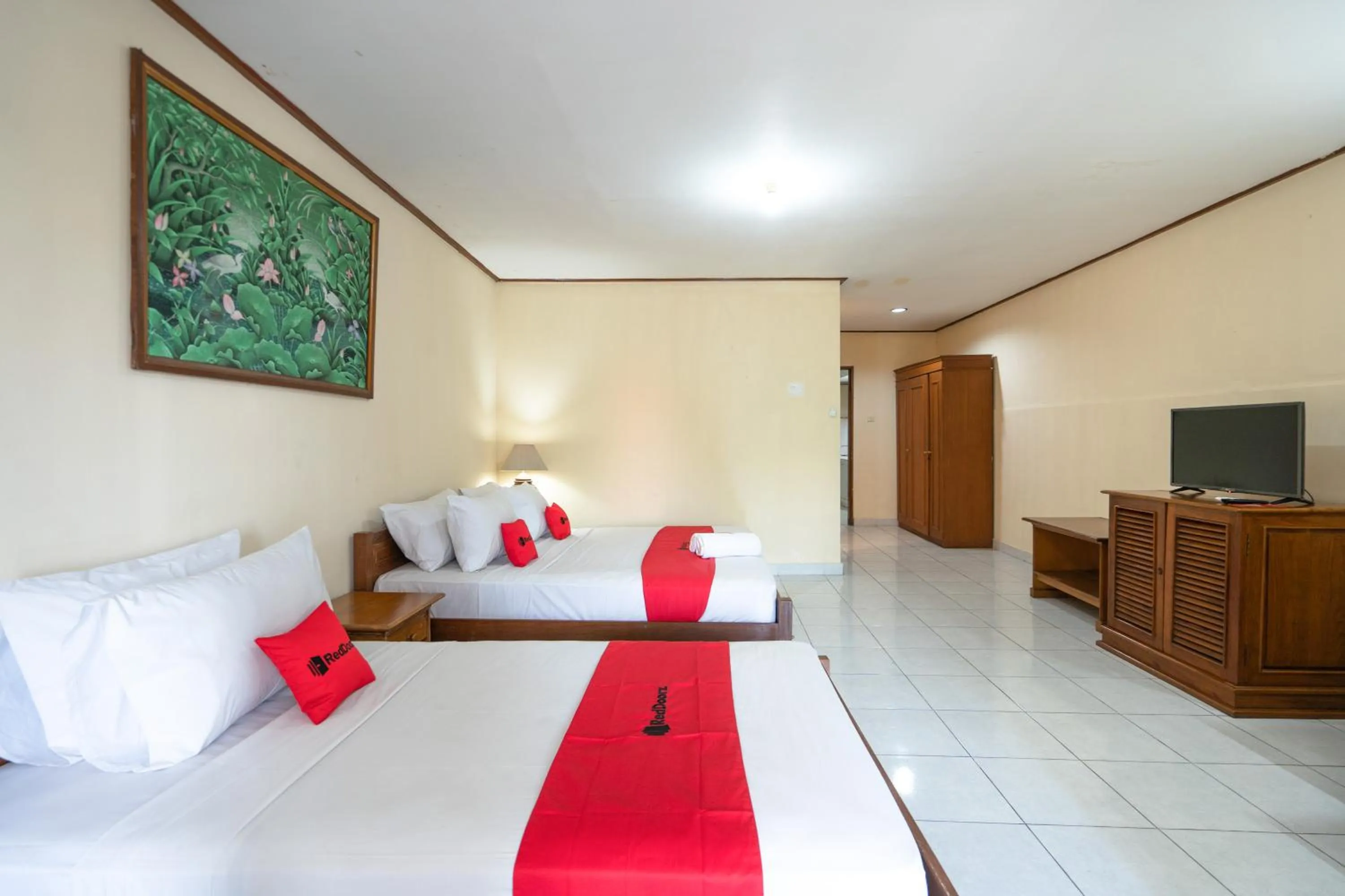 Bedroom in RedDoorz Plus at Mahajaya Hotel Denpasar