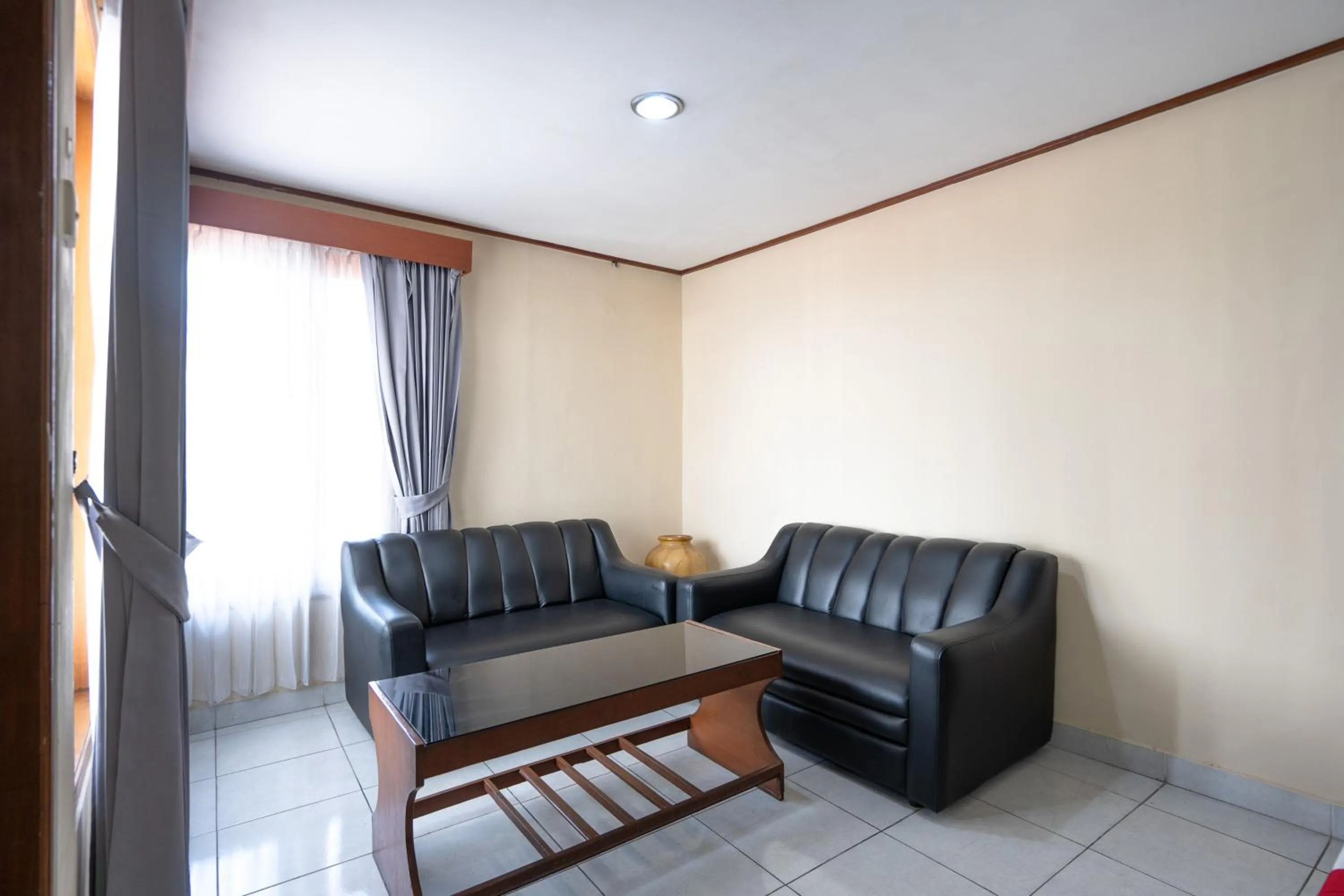 Living room in RedDoorz Plus at Mahajaya Hotel Denpasar