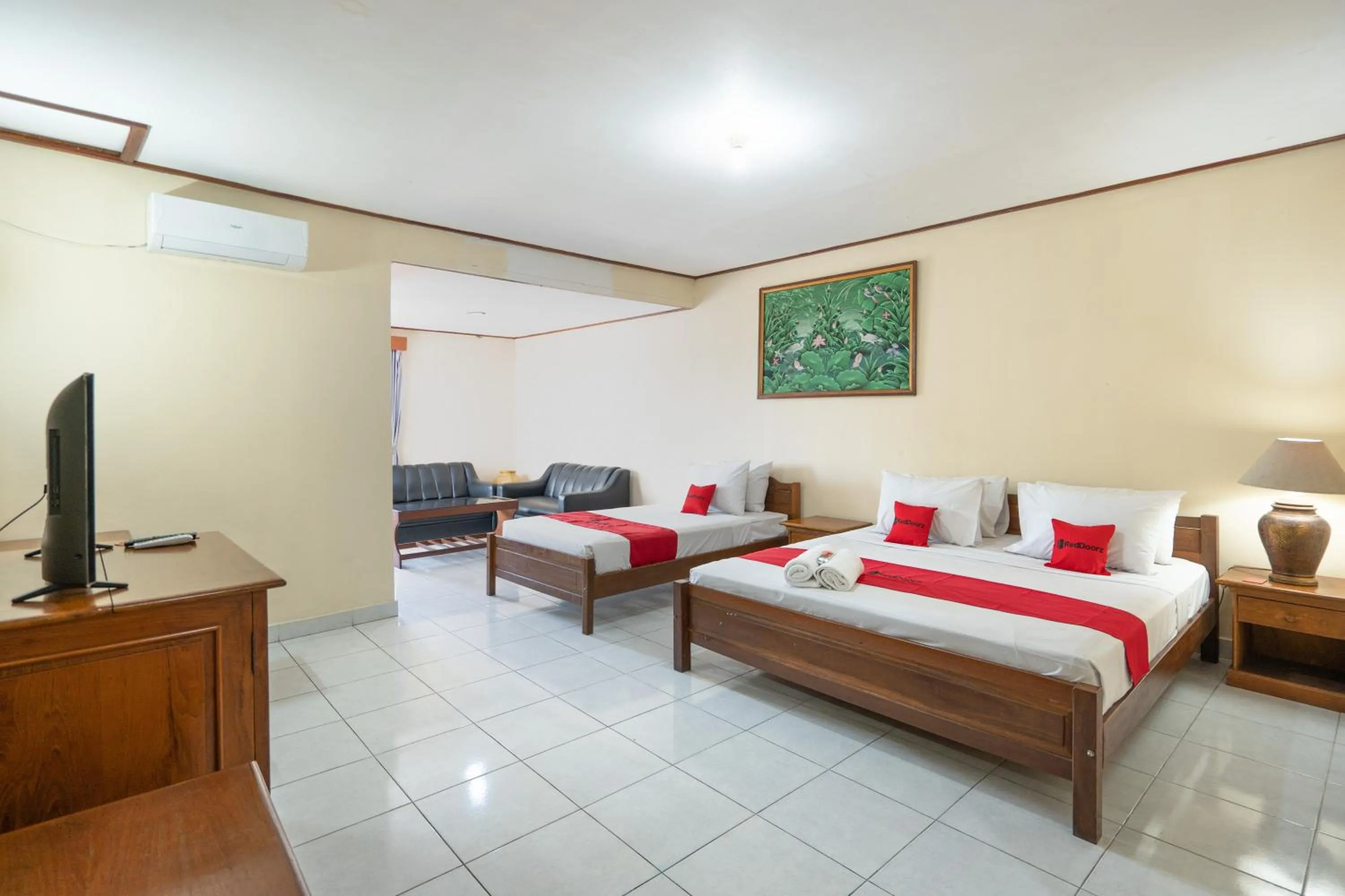 Bedroom in RedDoorz Plus at Mahajaya Hotel Denpasar