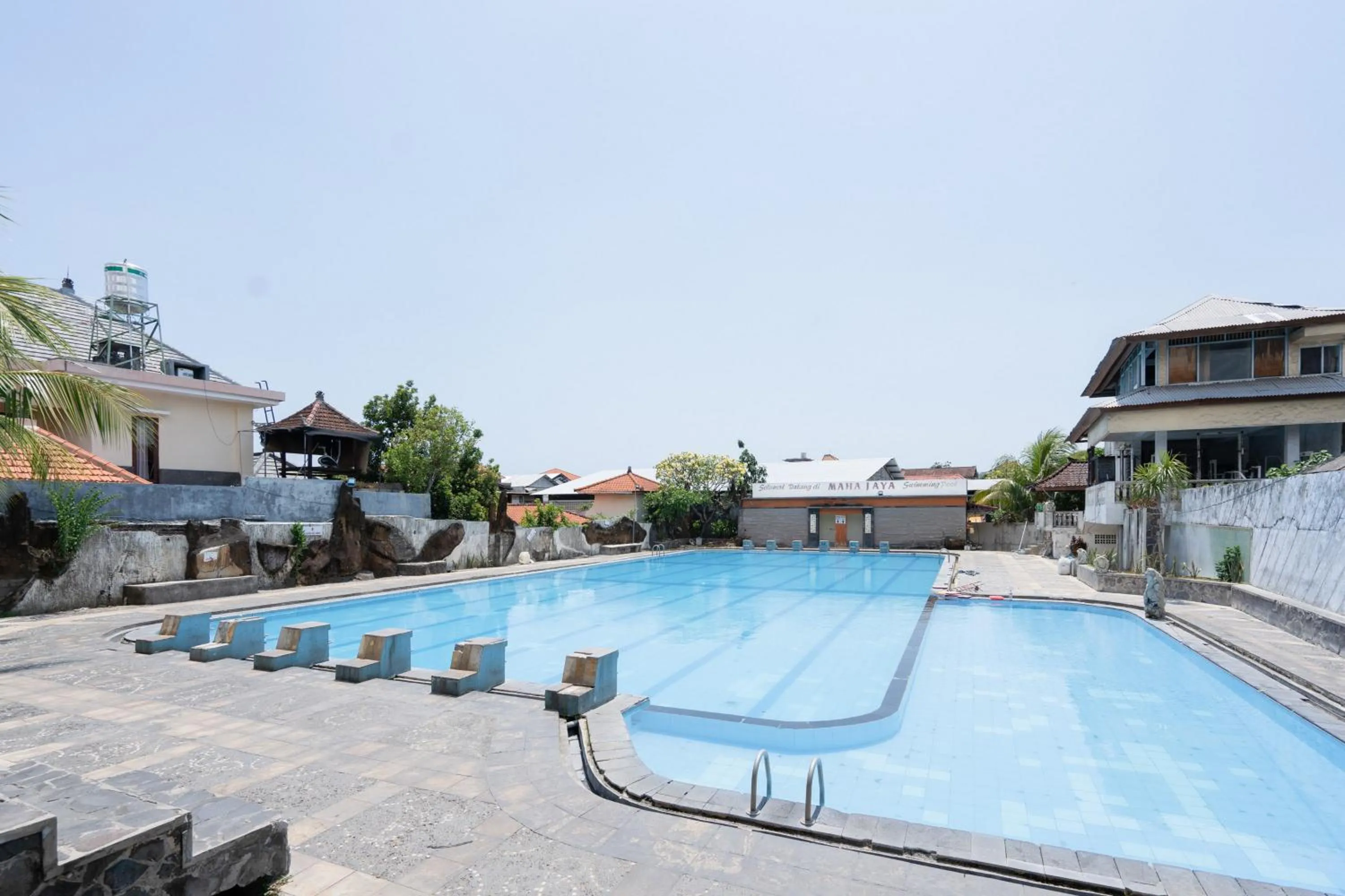 Swimming pool in RedDoorz Plus at Mahajaya Hotel Denpasar