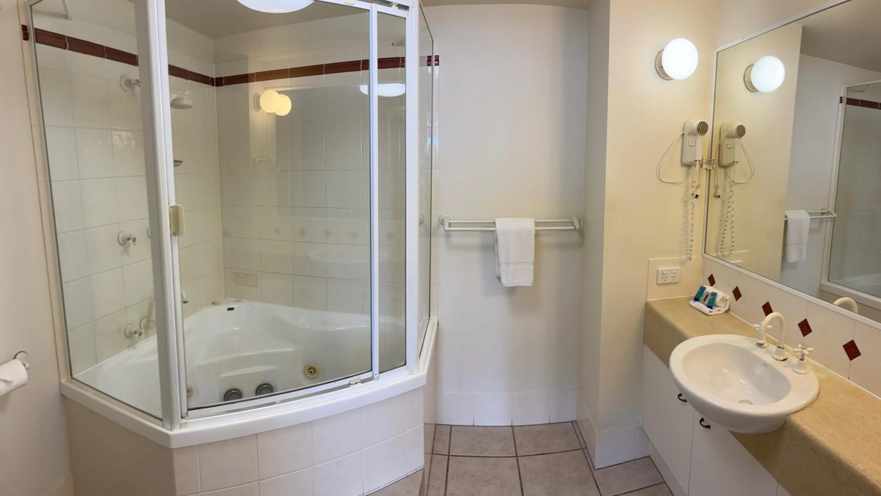 Hot Tub in Kings Row Apartments