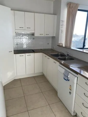 Kitchen or kitchenette in Kings Row Apartments
