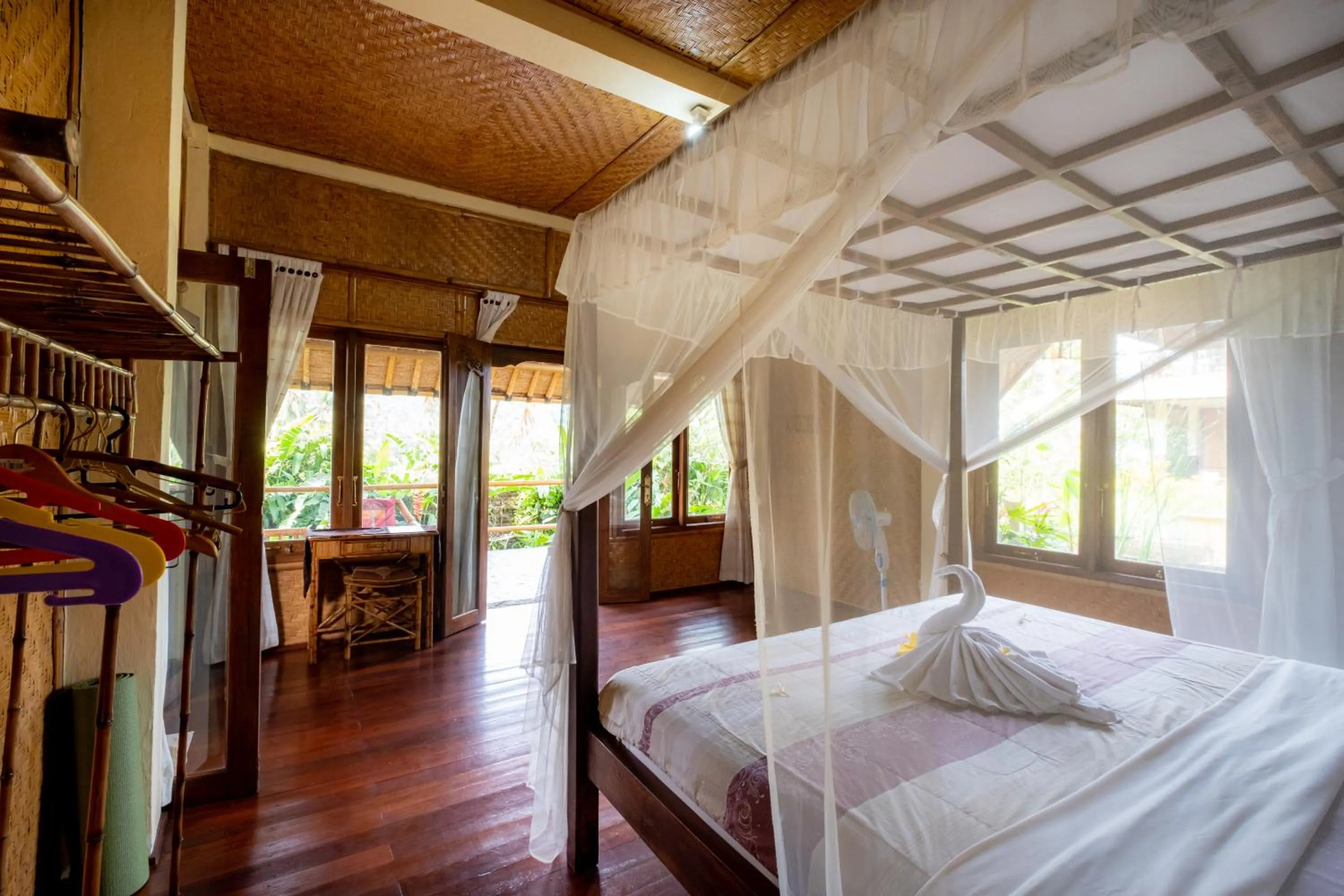 Bedroom, Bed in Villa Manuk