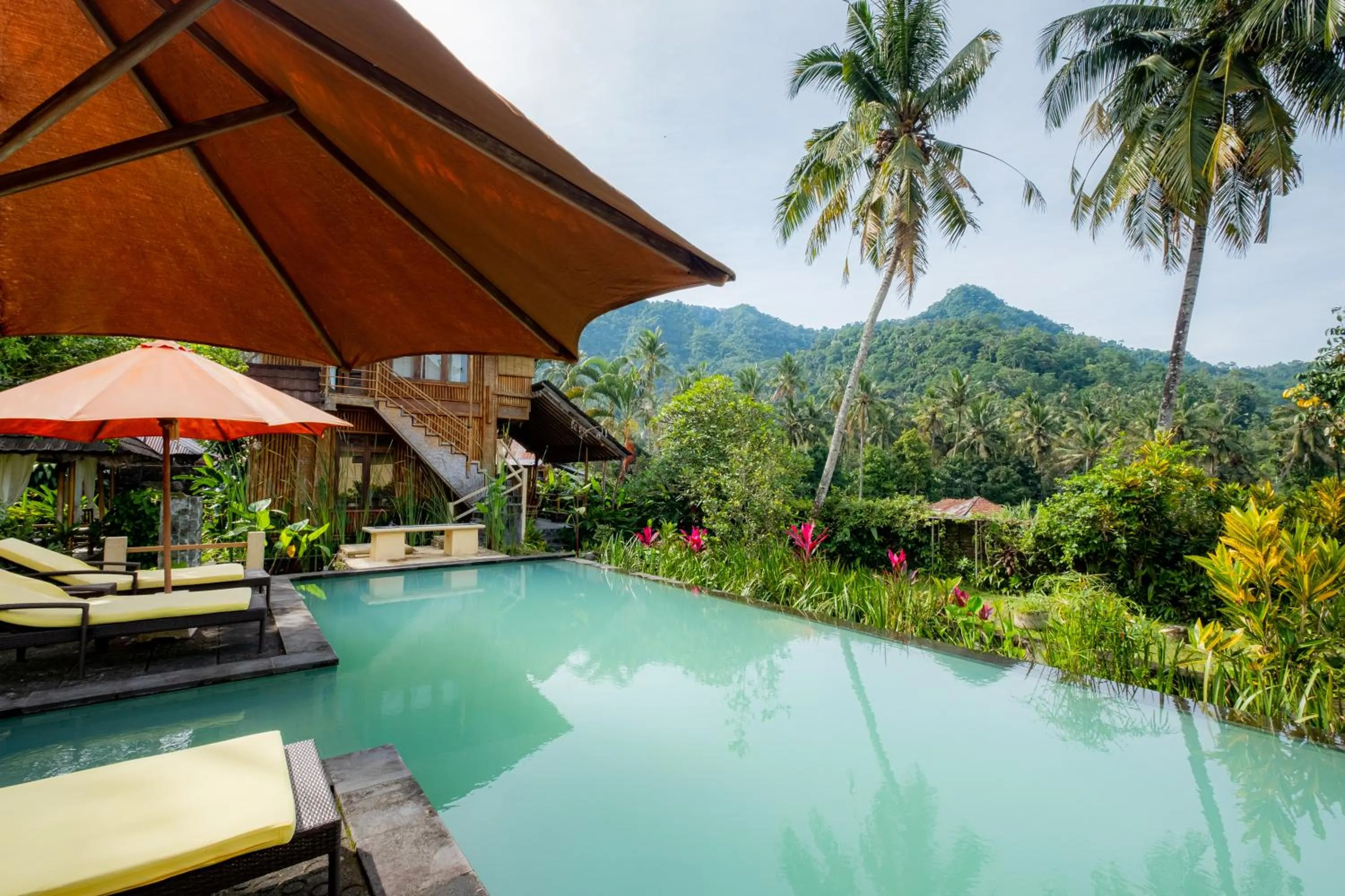 Pool view in Villa Manuk