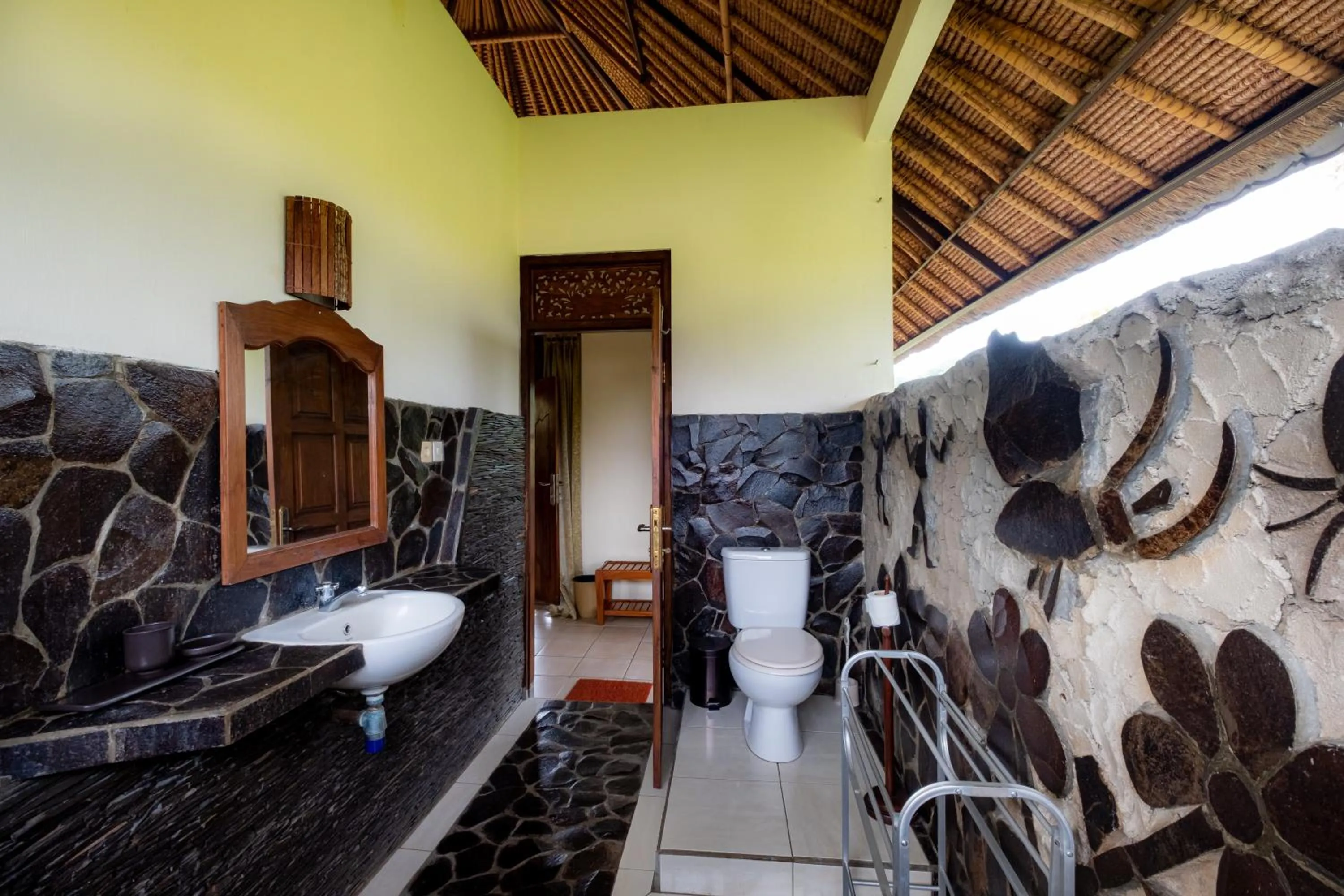 Toilet in Villa Manuk