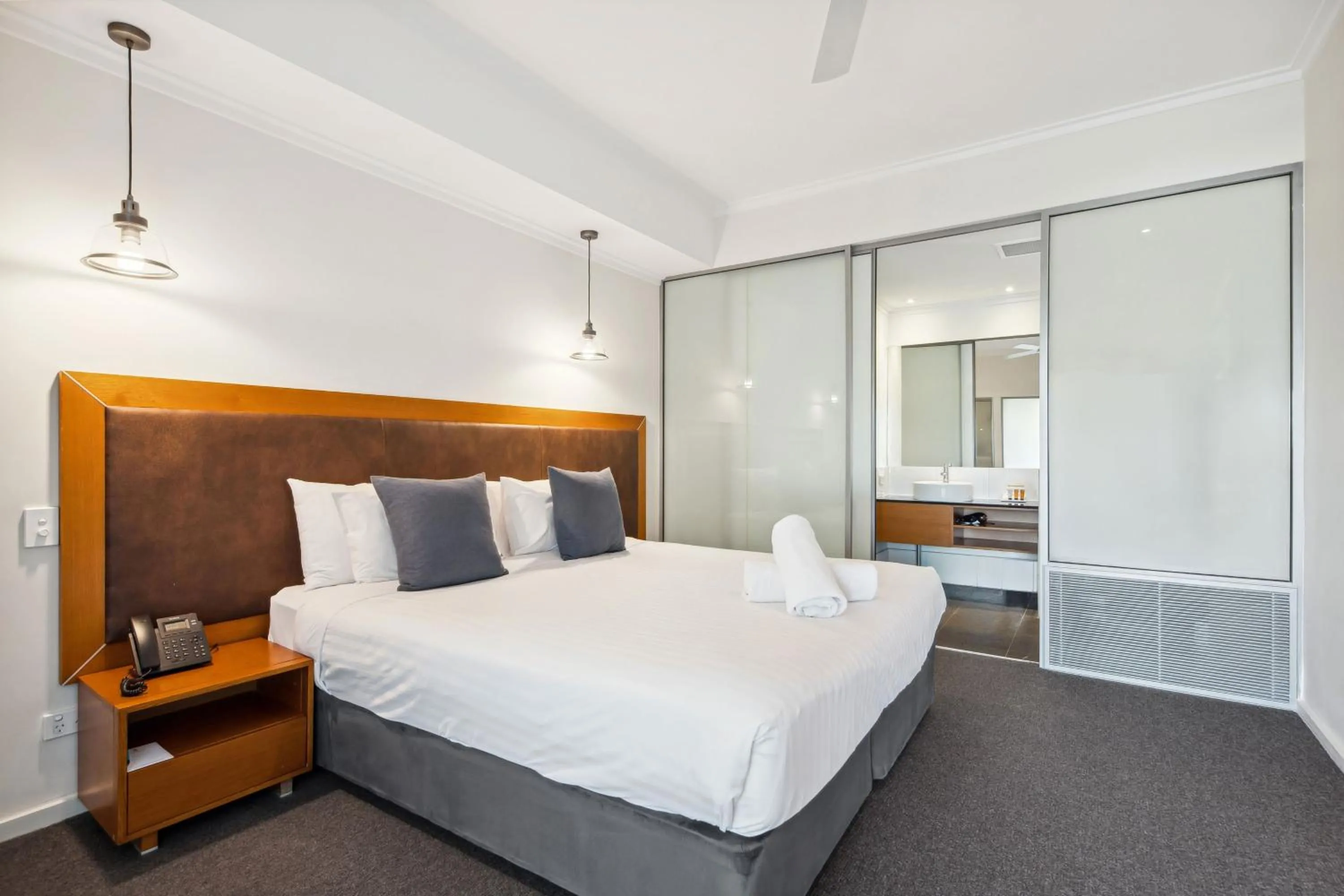 Bedroom, Bed in Seashells Mandurah