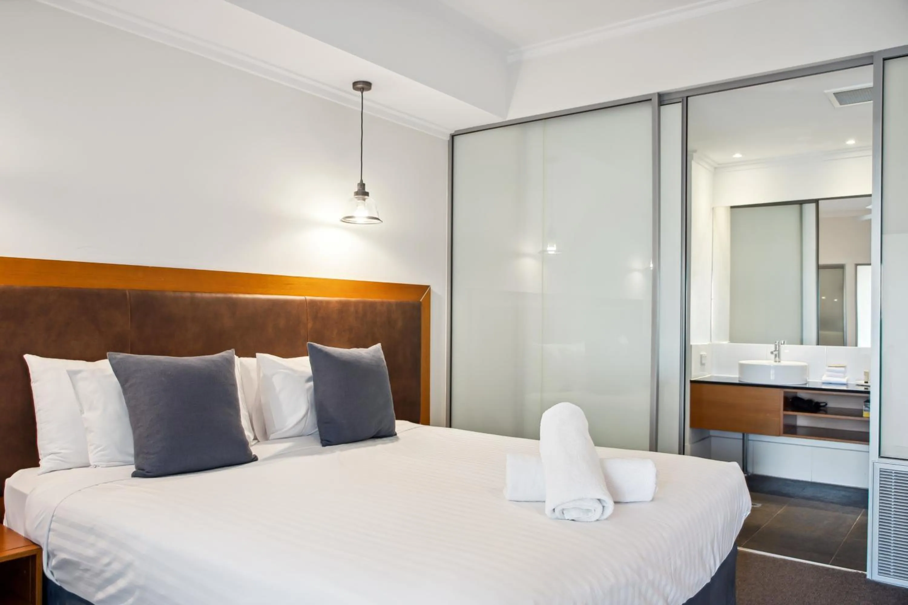 Bedroom, Bed in Seashells Mandurah