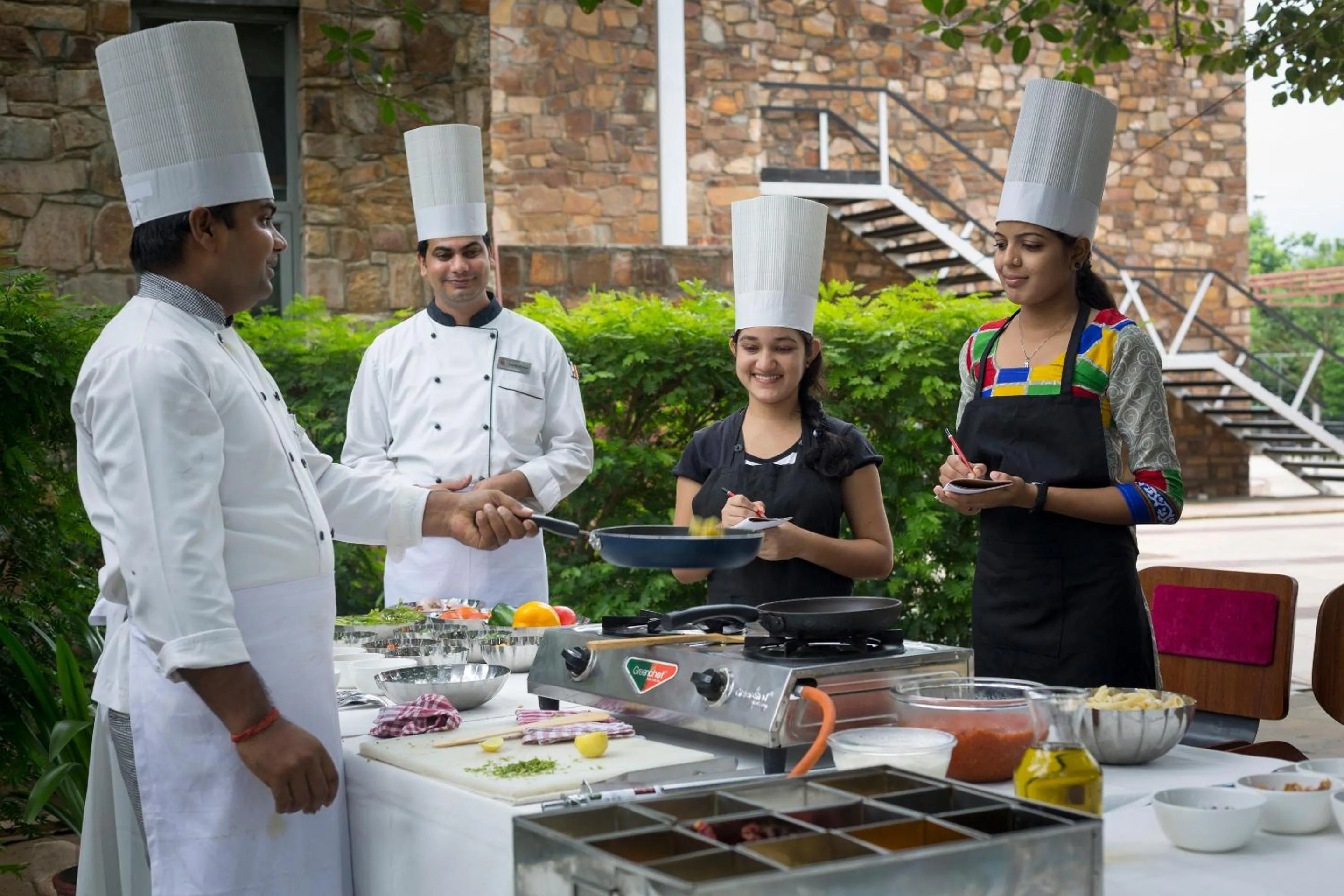 Restaurant/places to eat in Mana Ranakpur