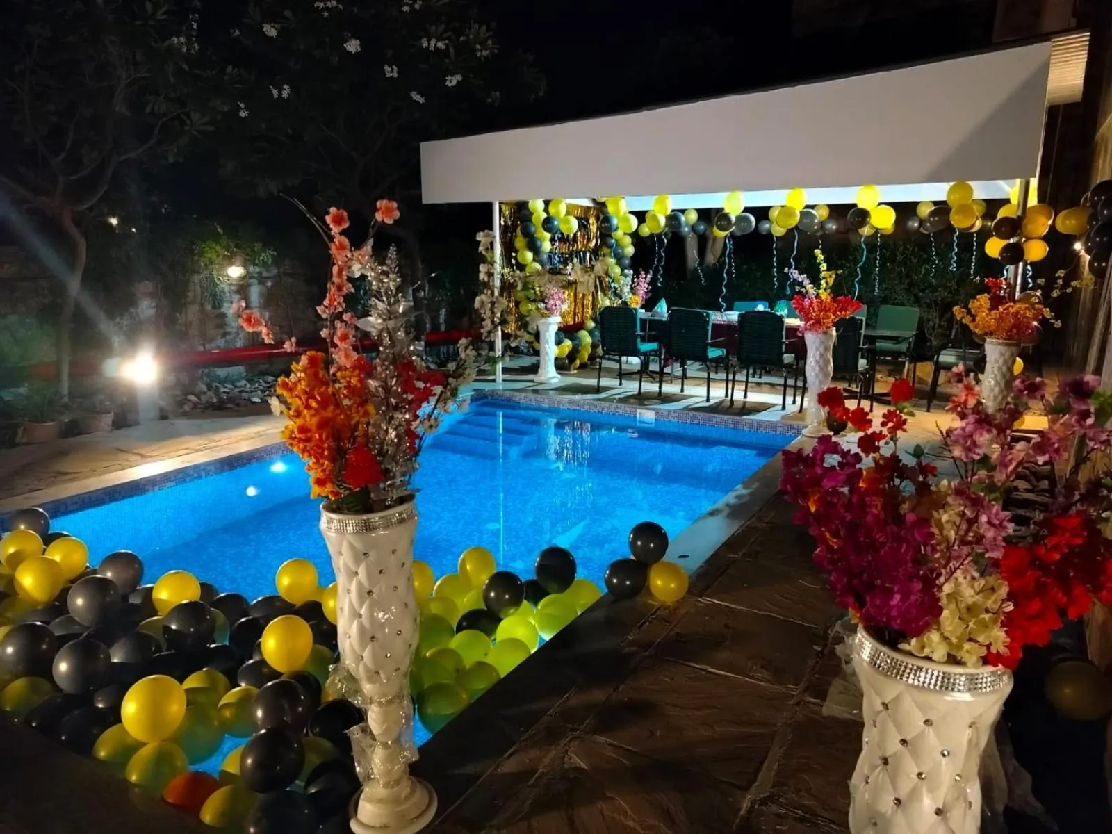 Swimming pool in Mana Ranakpur