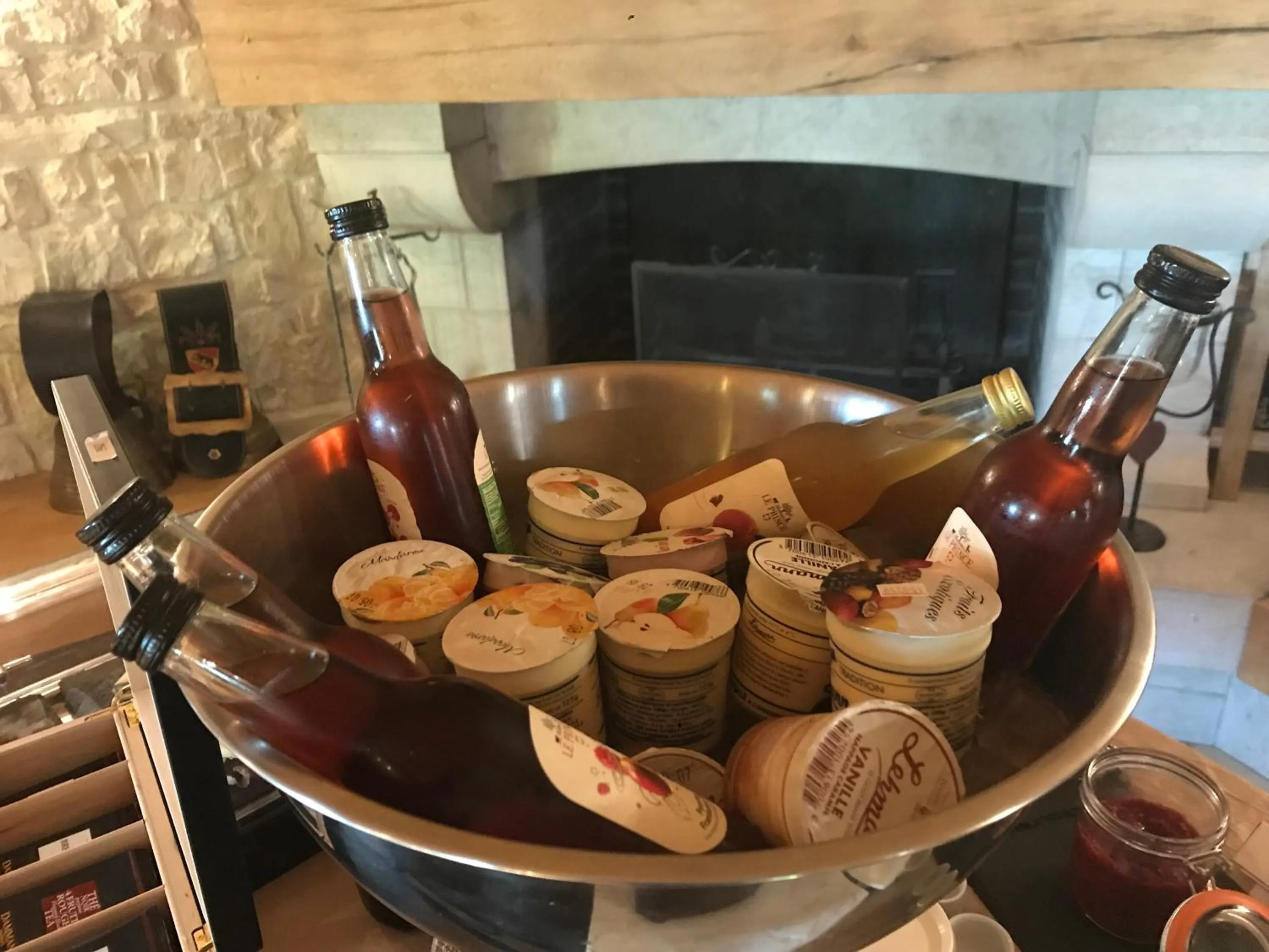 Buffet breakfast in Le Tillau