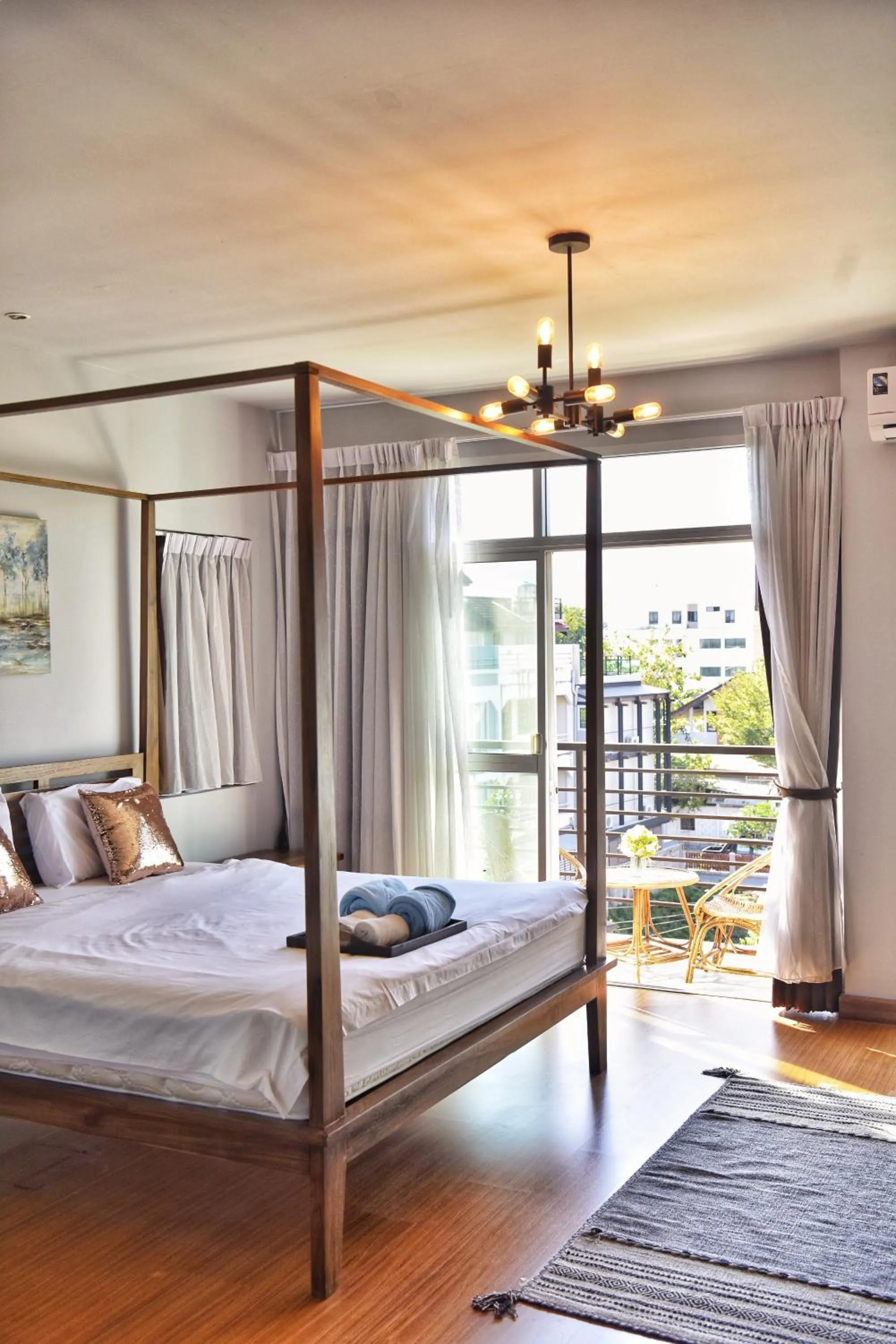 Bedroom, Bed in Arbor's house