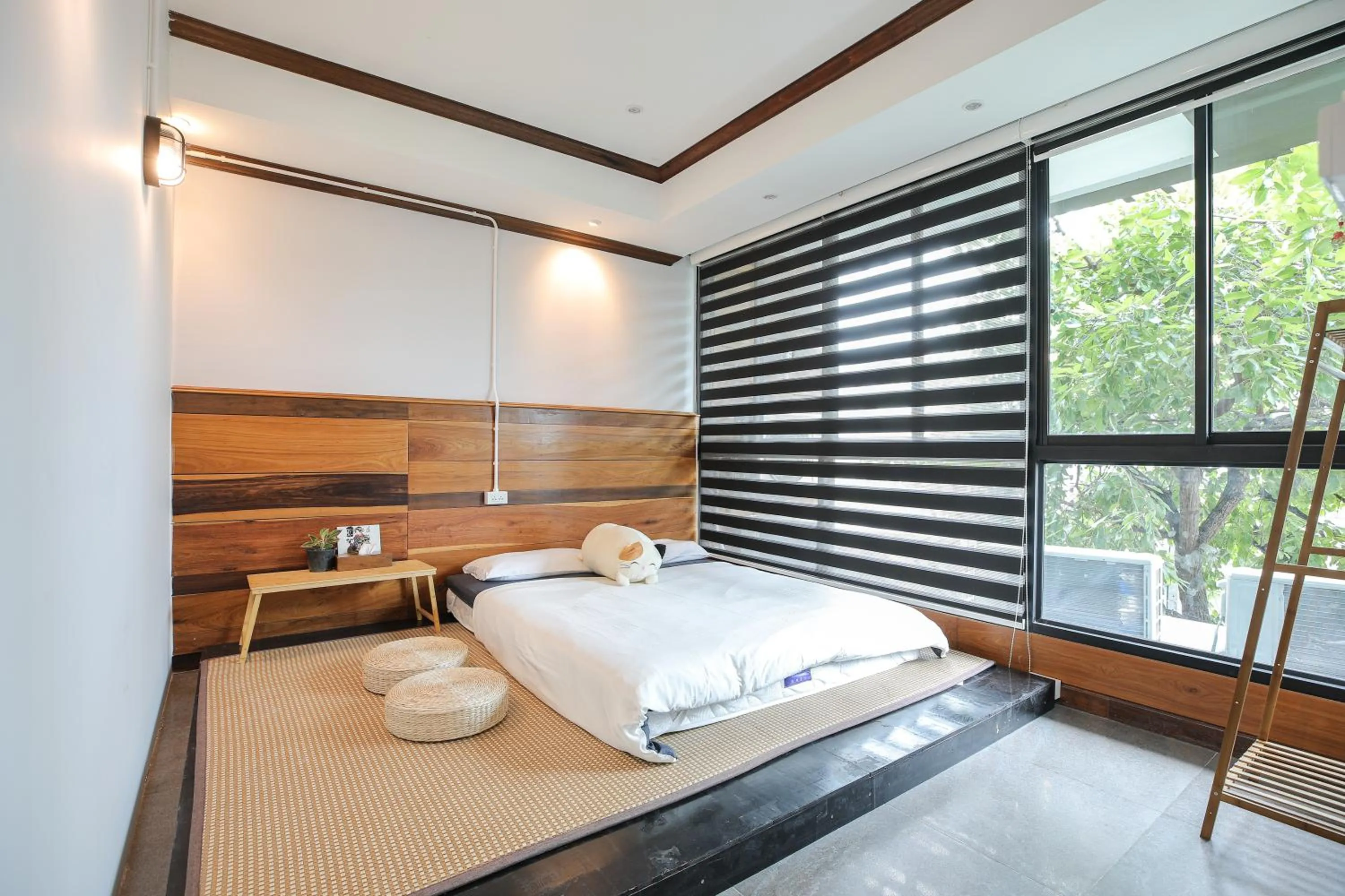 Bedroom, Bed in Arbor's house