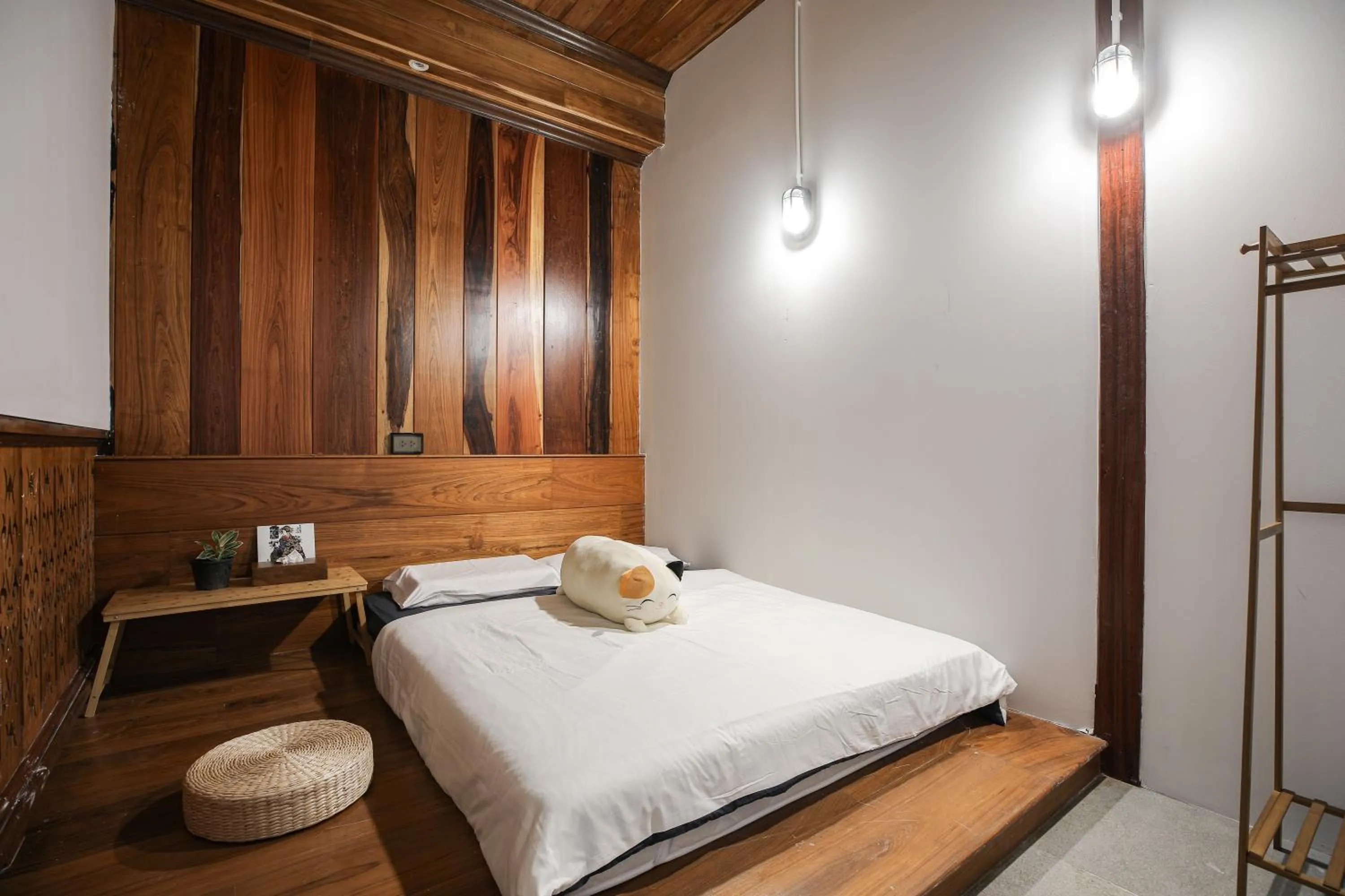 Photo of the whole room, Bed in Arbor's house