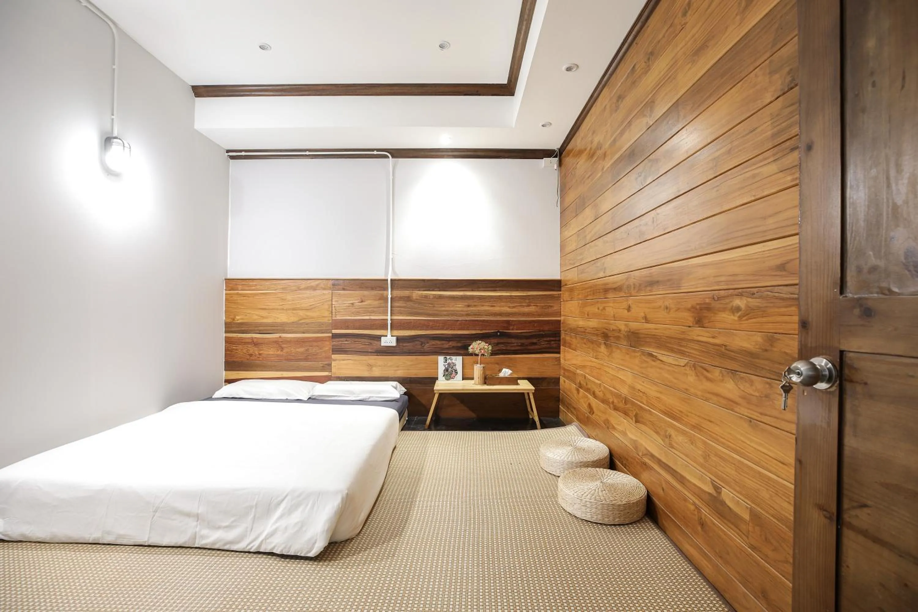 Photo of the whole room, Bed in Arbor's house