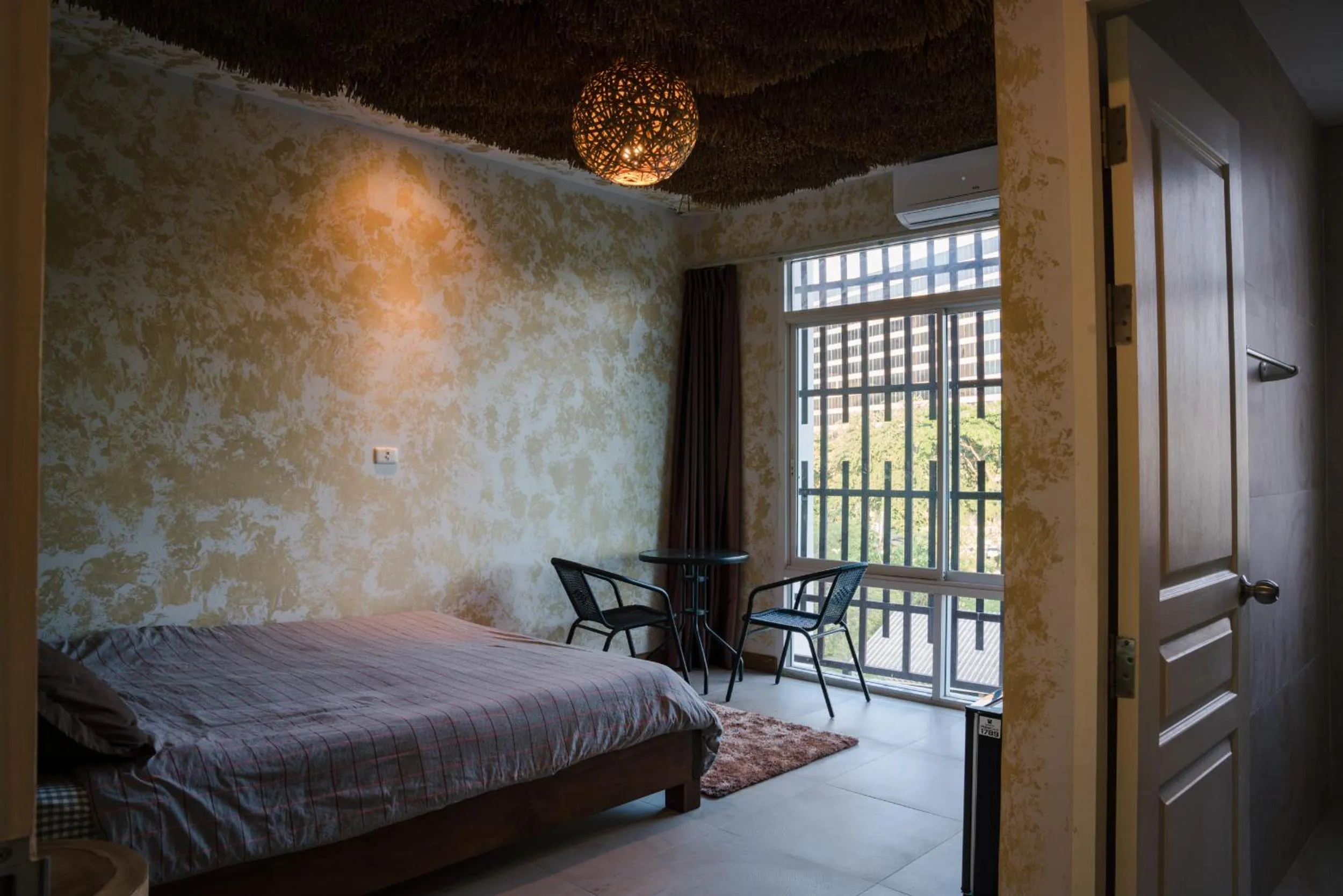 Bedroom, Bed in Arbor's house