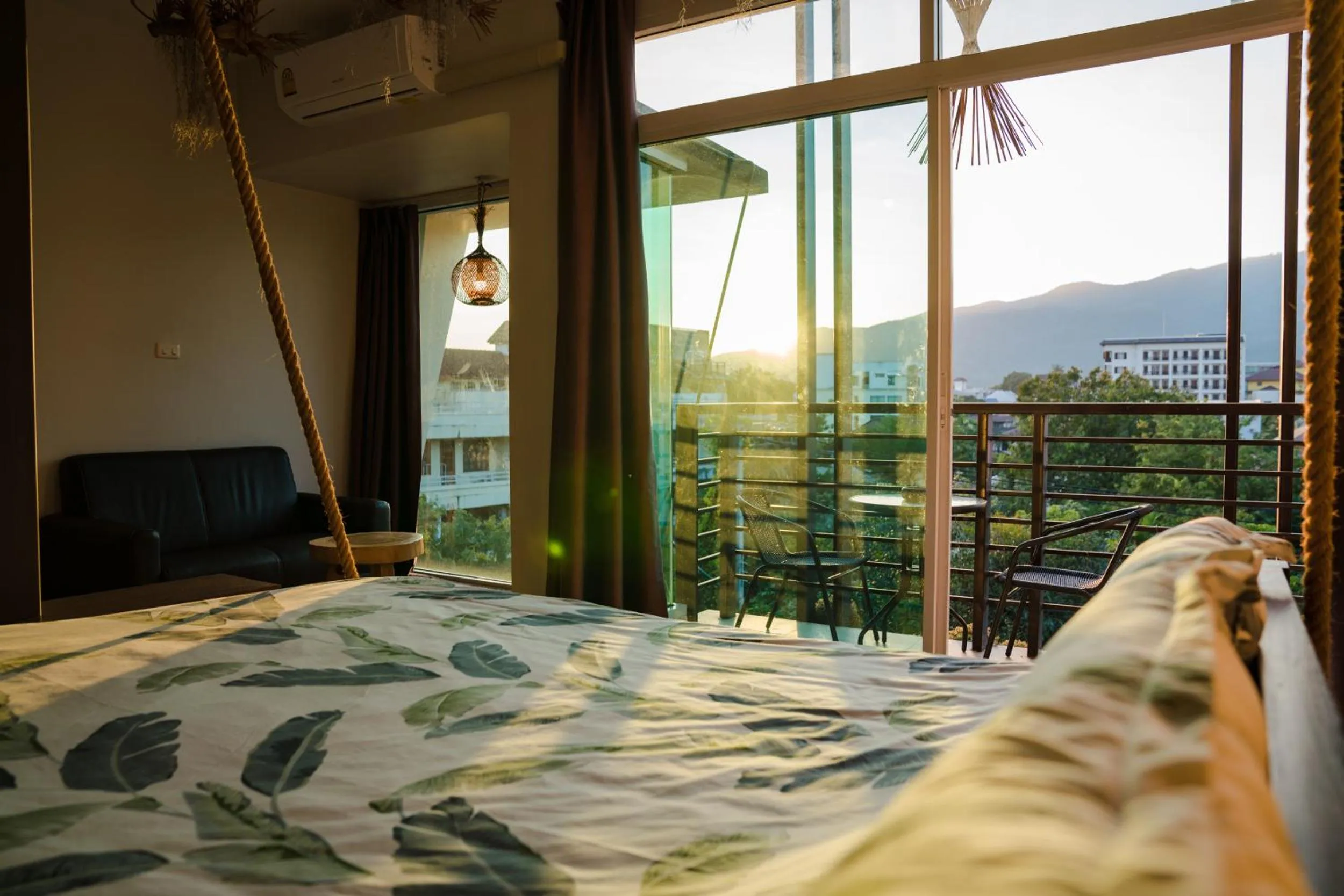 Bedroom, Bed in Arbor's house