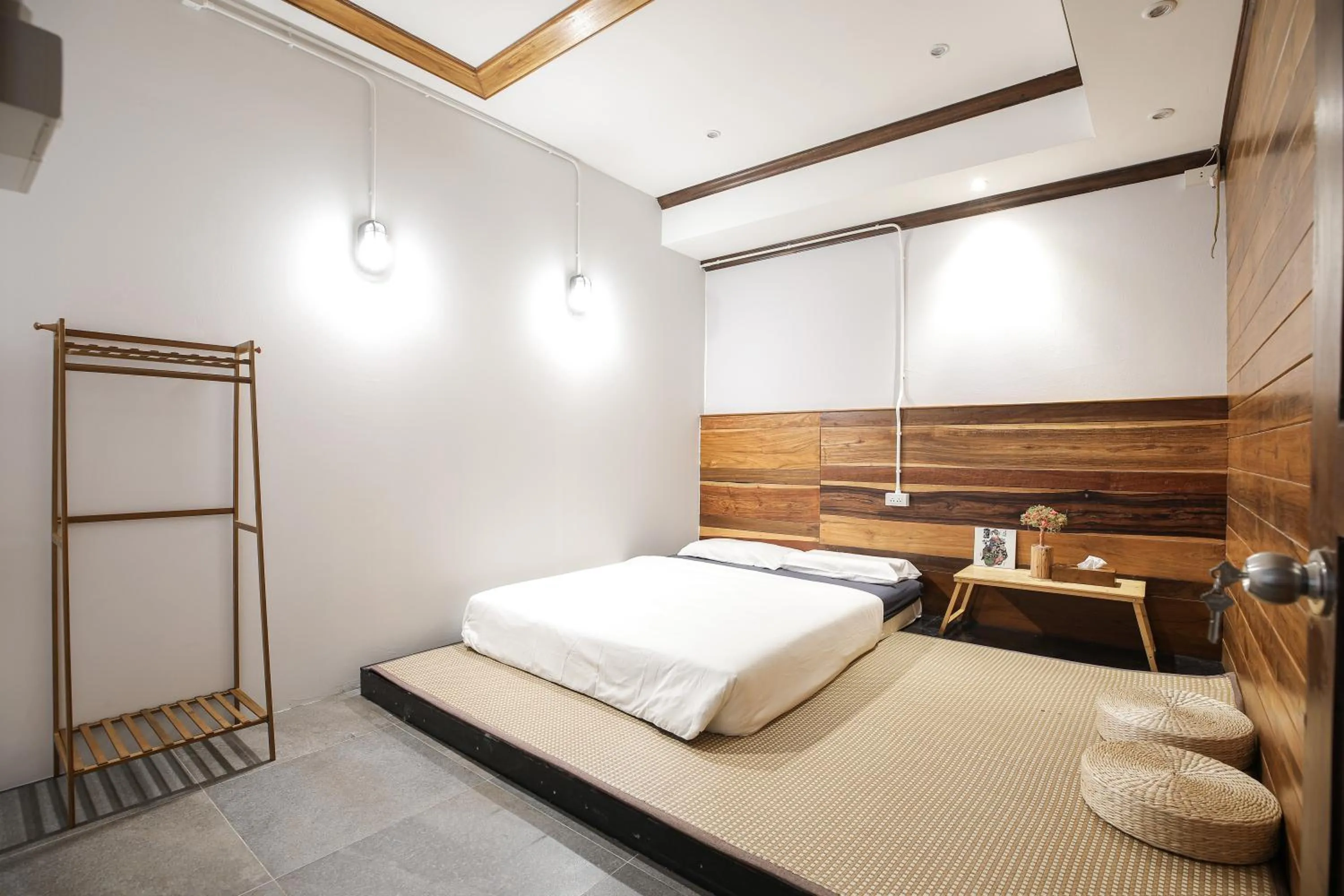 Photo of the whole room, Bed in Arbor's house