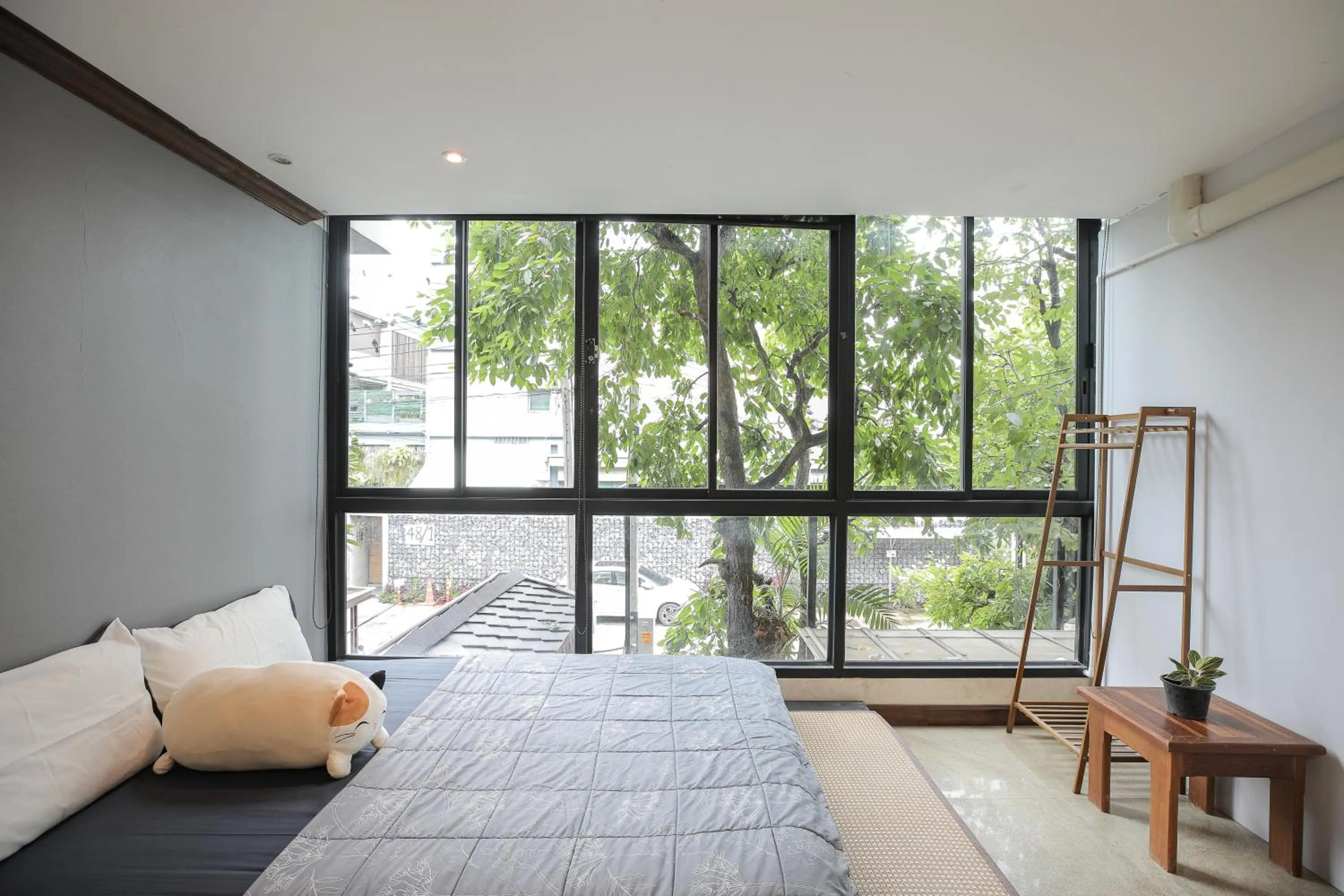 Photo of the whole room, Bed in Arbor's house