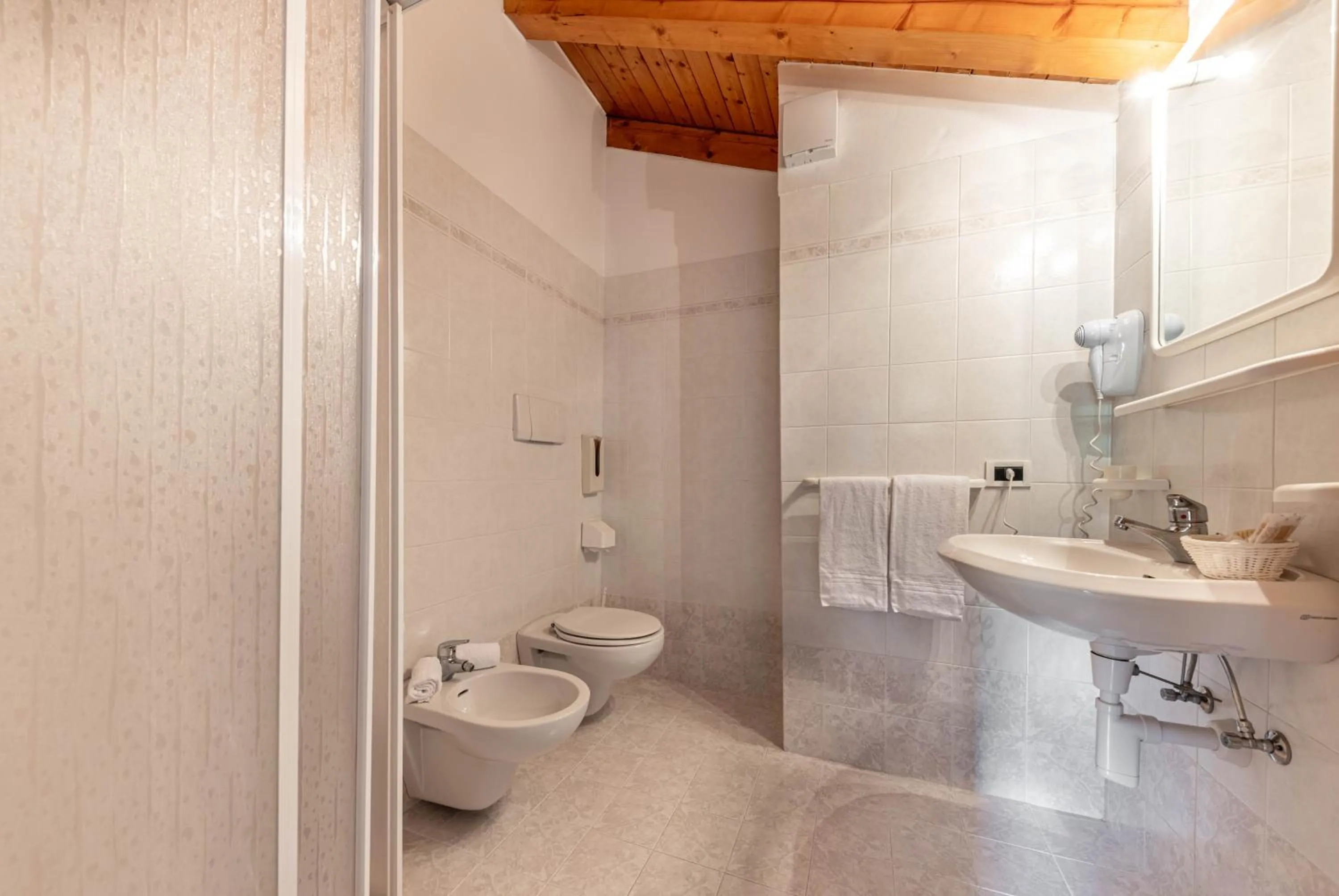 Bathroom in Hotel Laste'