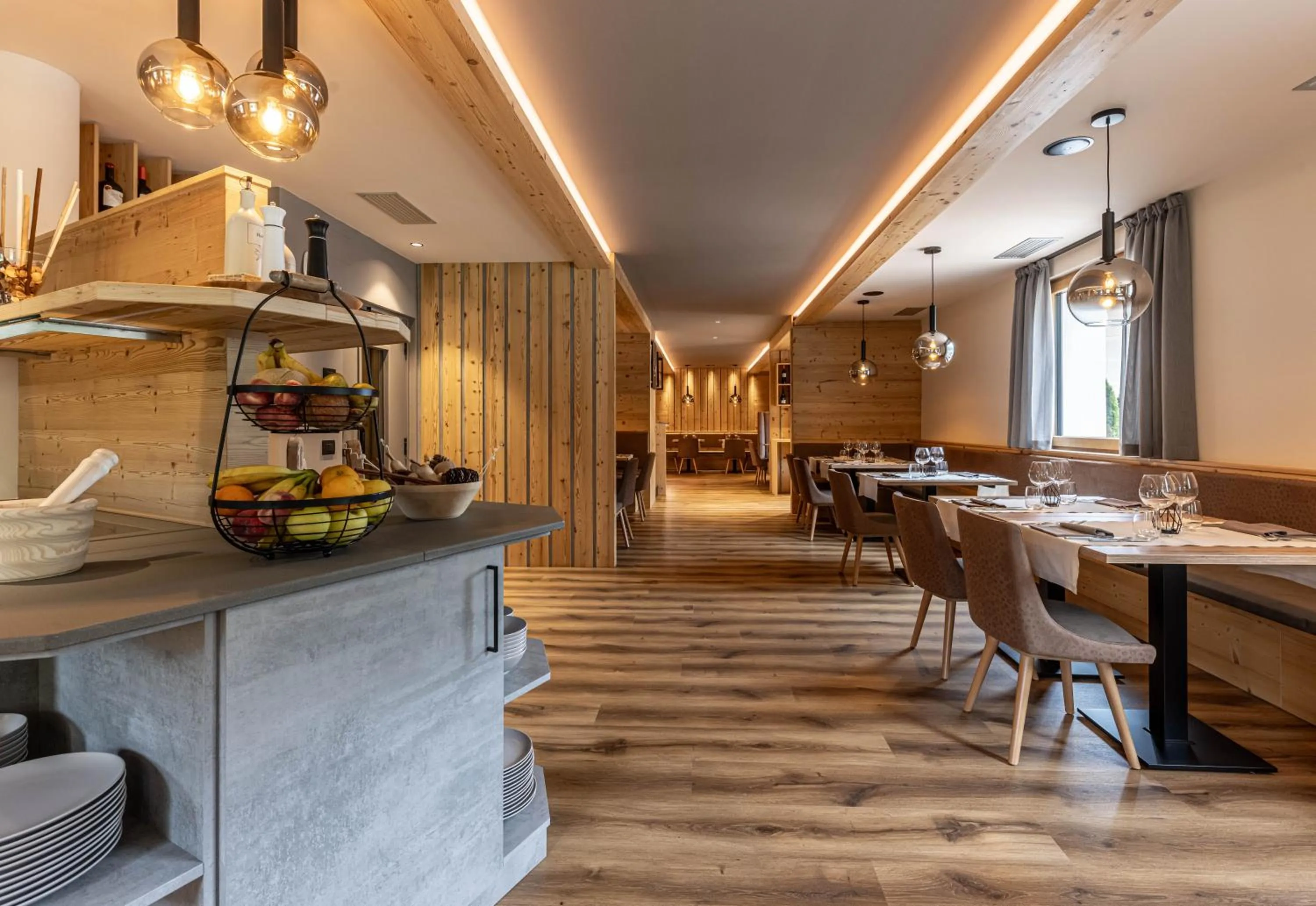 Restaurant/places to eat in Hotel Laste'