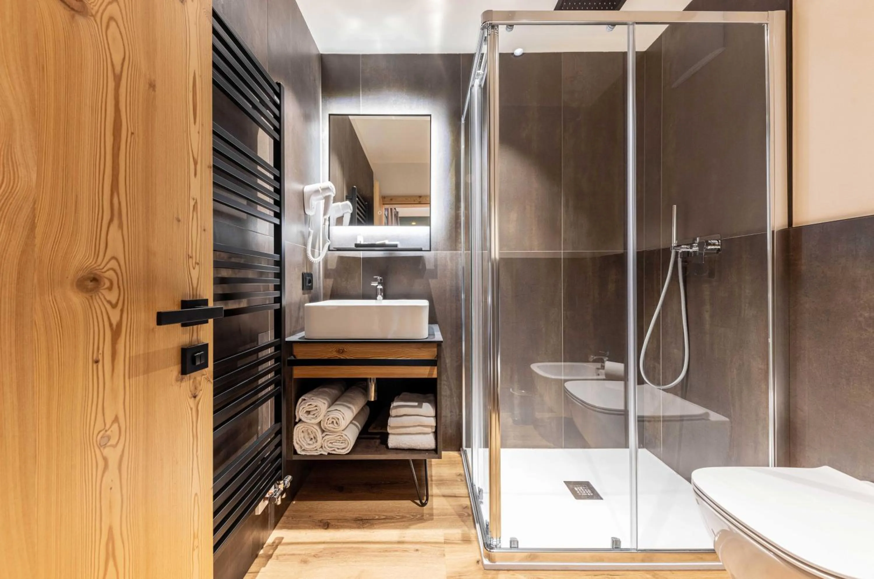 Shower in Hotel Laste'