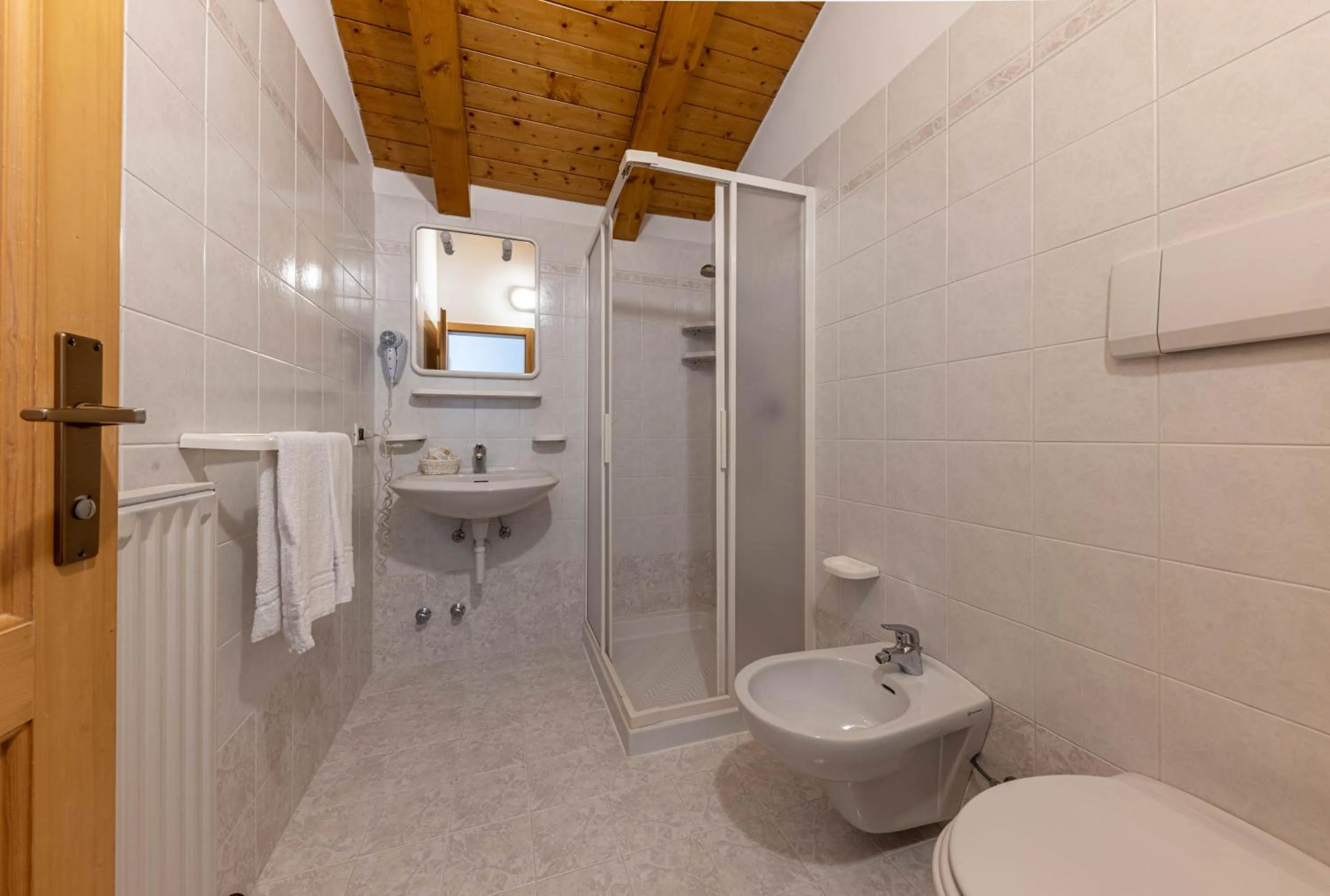 Bathroom in Hotel Laste'