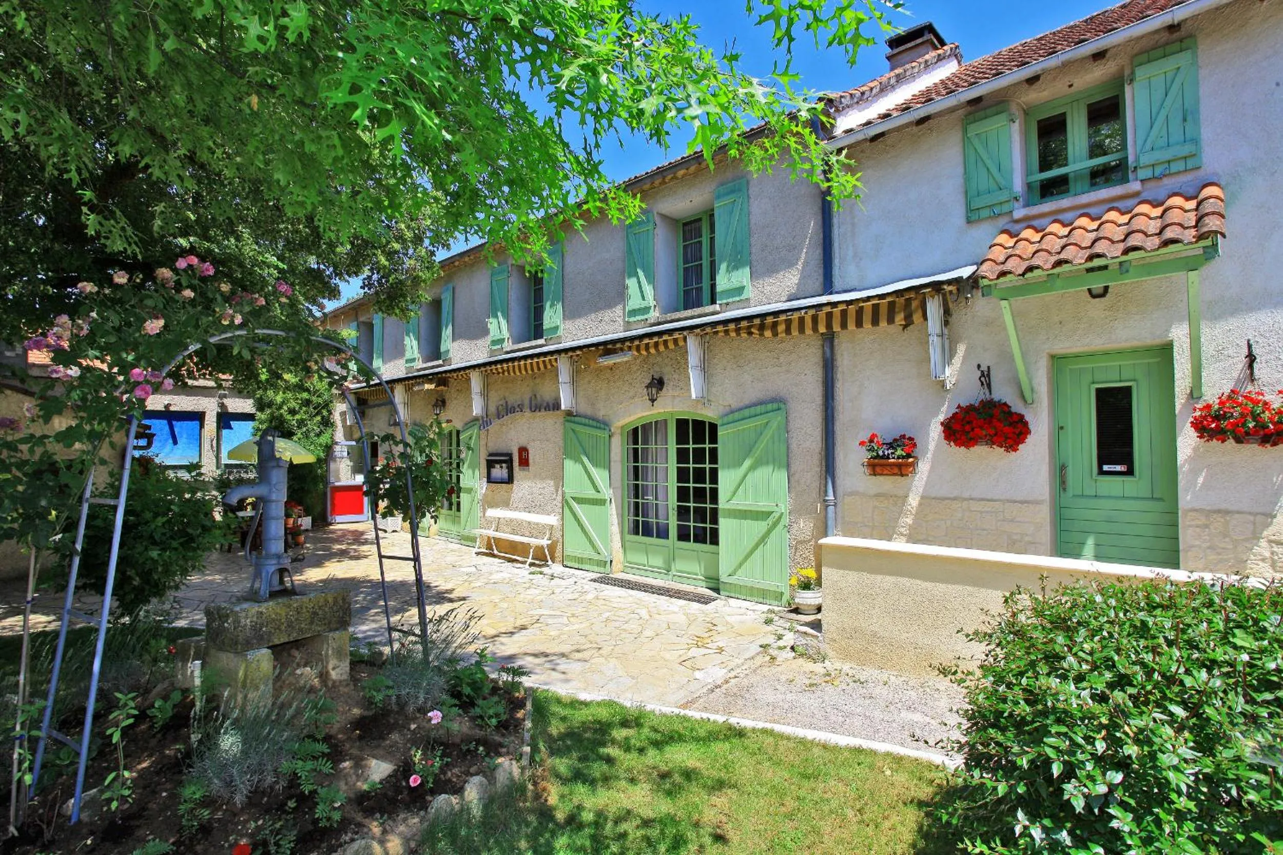 Property building in Le Clos Grand