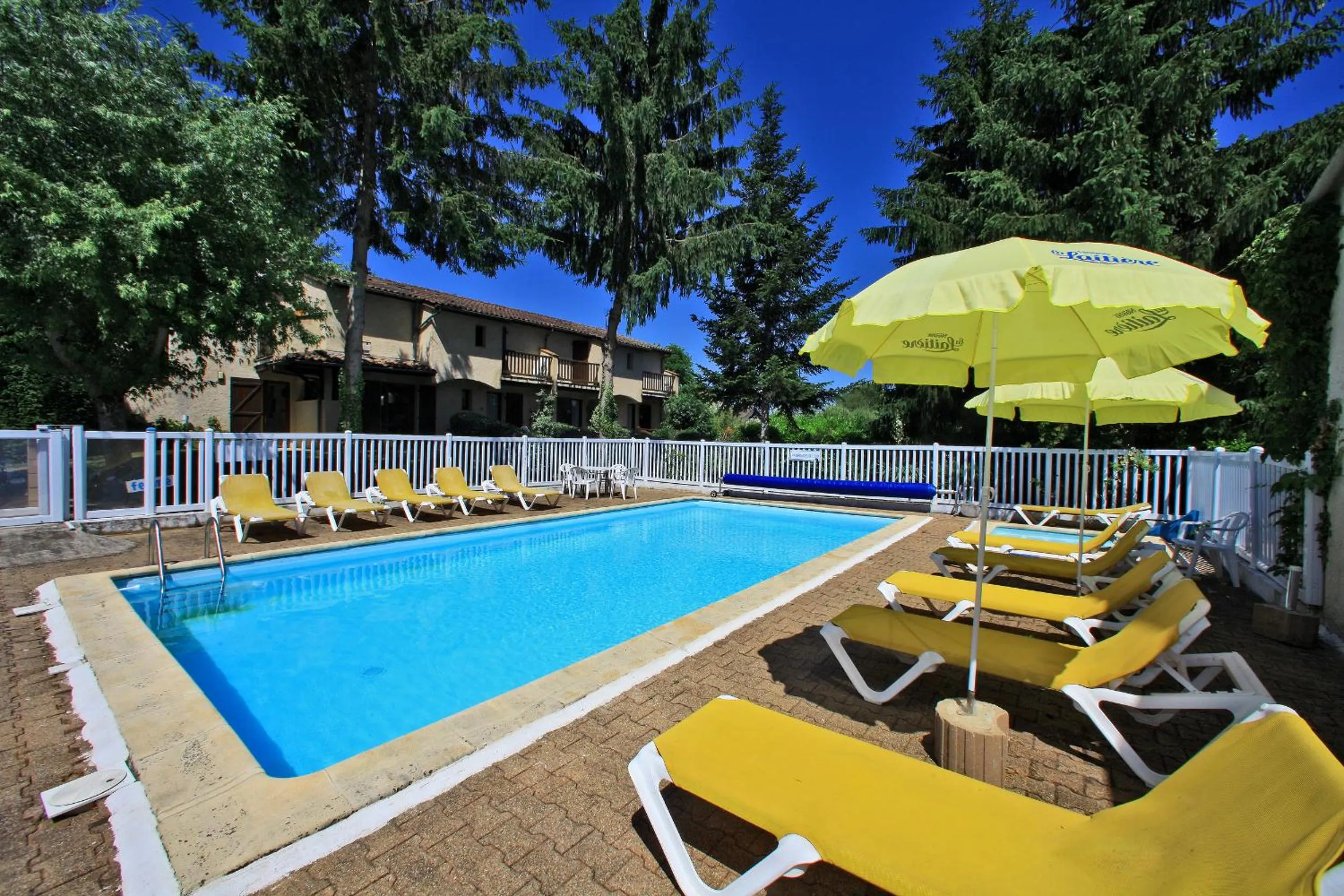 Day in Le Clos Grand