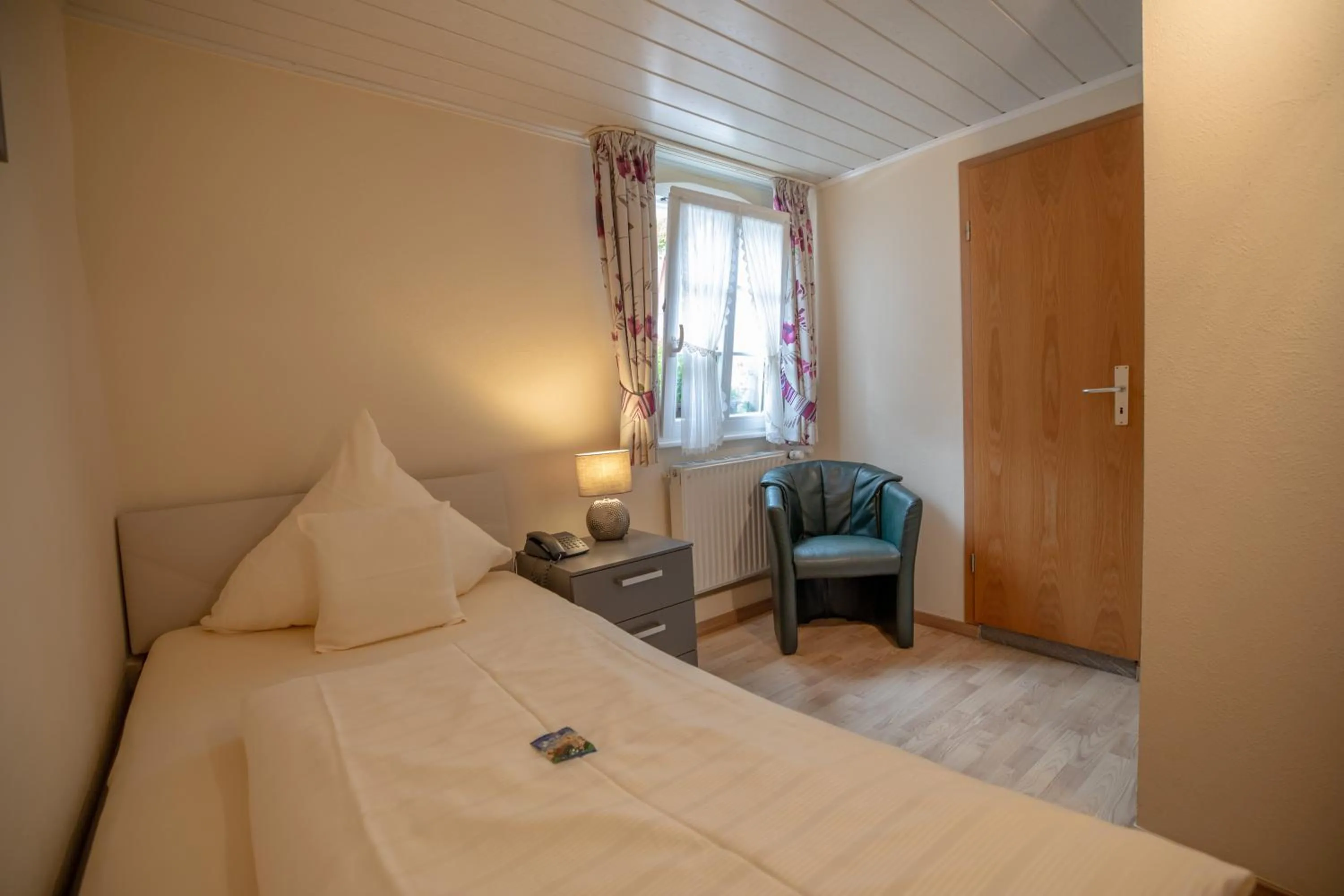 Photo of the whole room, Bed in Hotel Gute Quelle