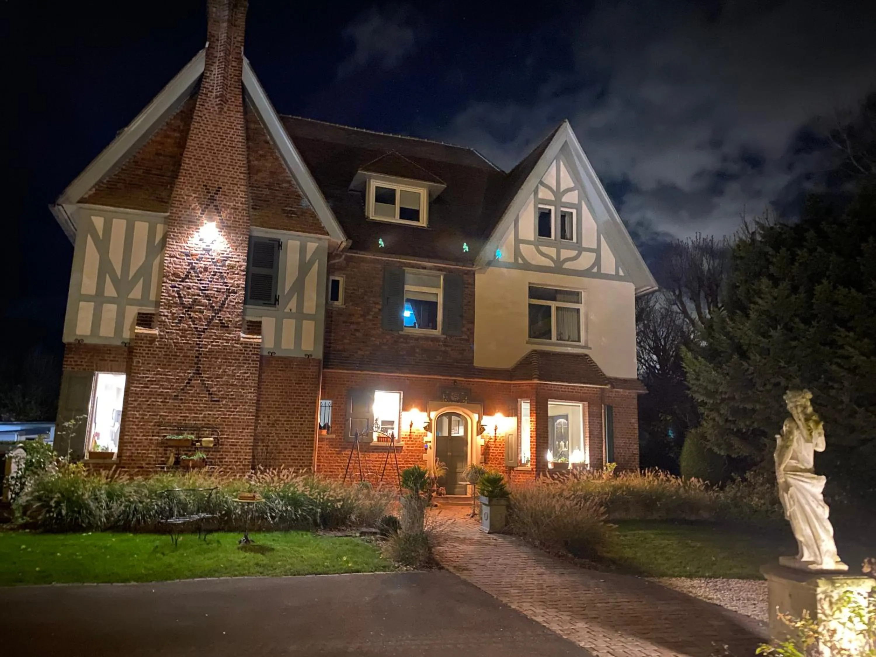 Property building in Au Petit Manoir