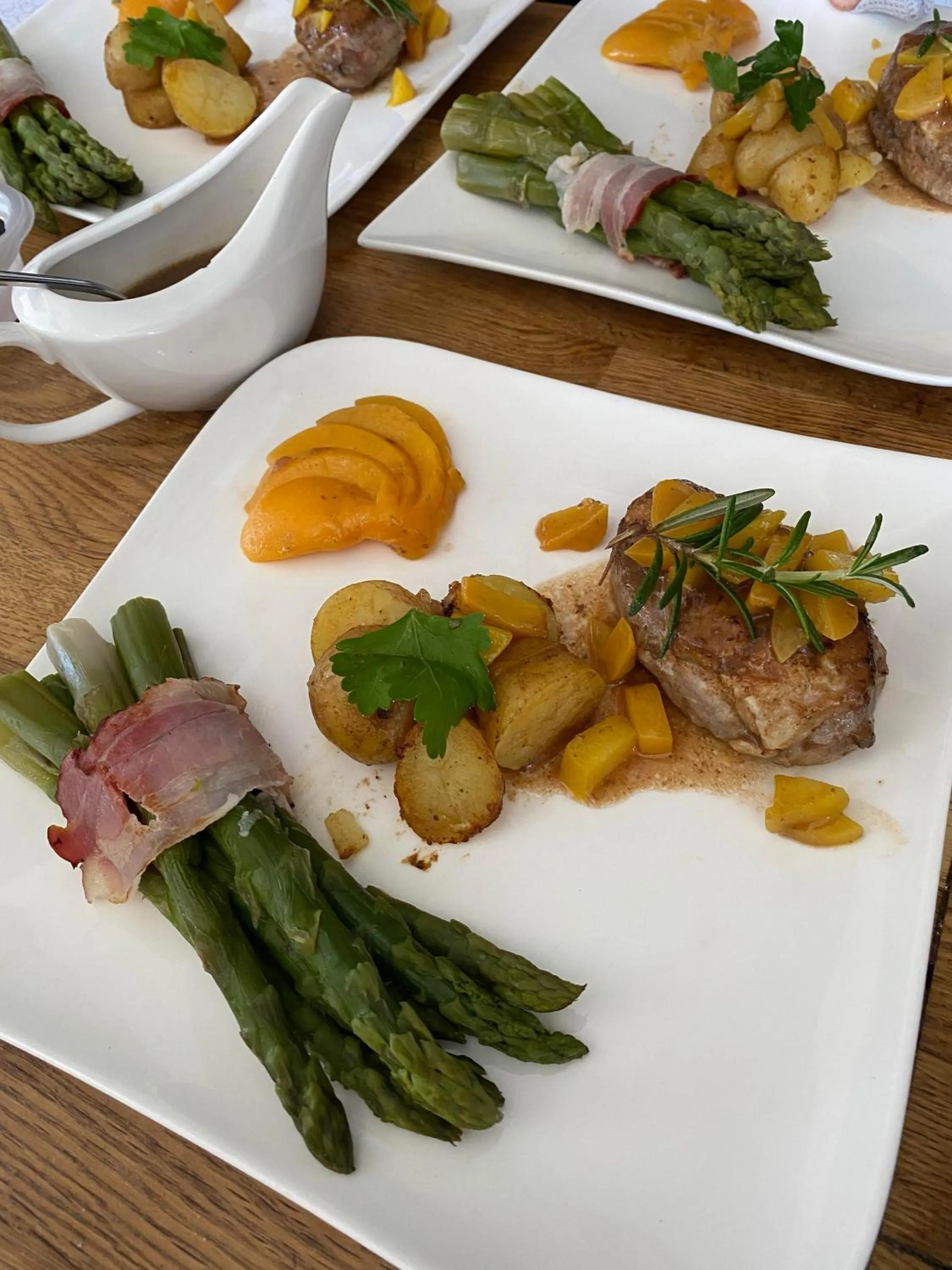 Meals in Au Petit Manoir