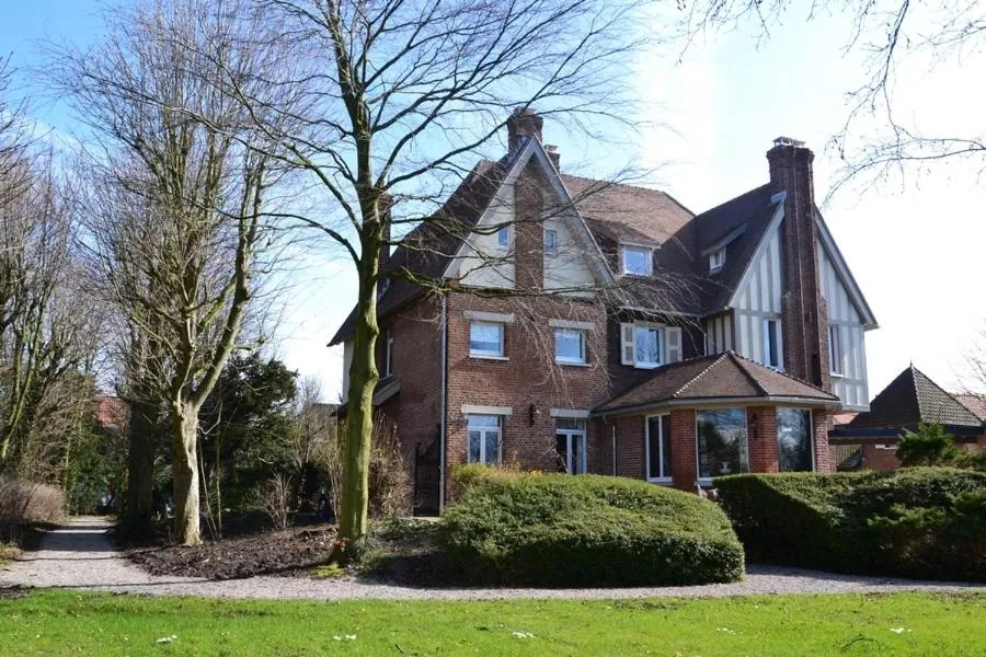Property building in Au Petit Manoir