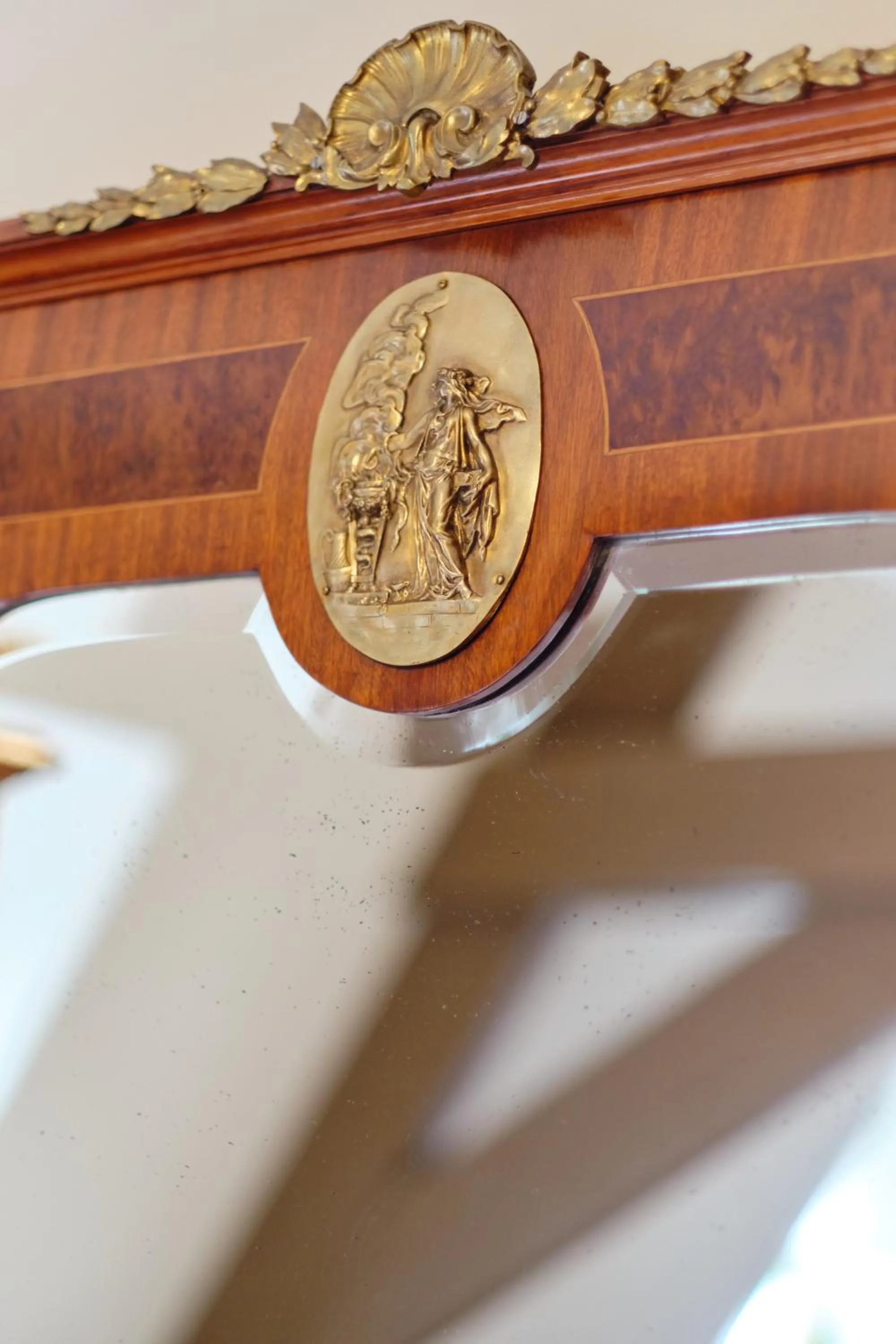 Decorative detail in Au Petit Manoir