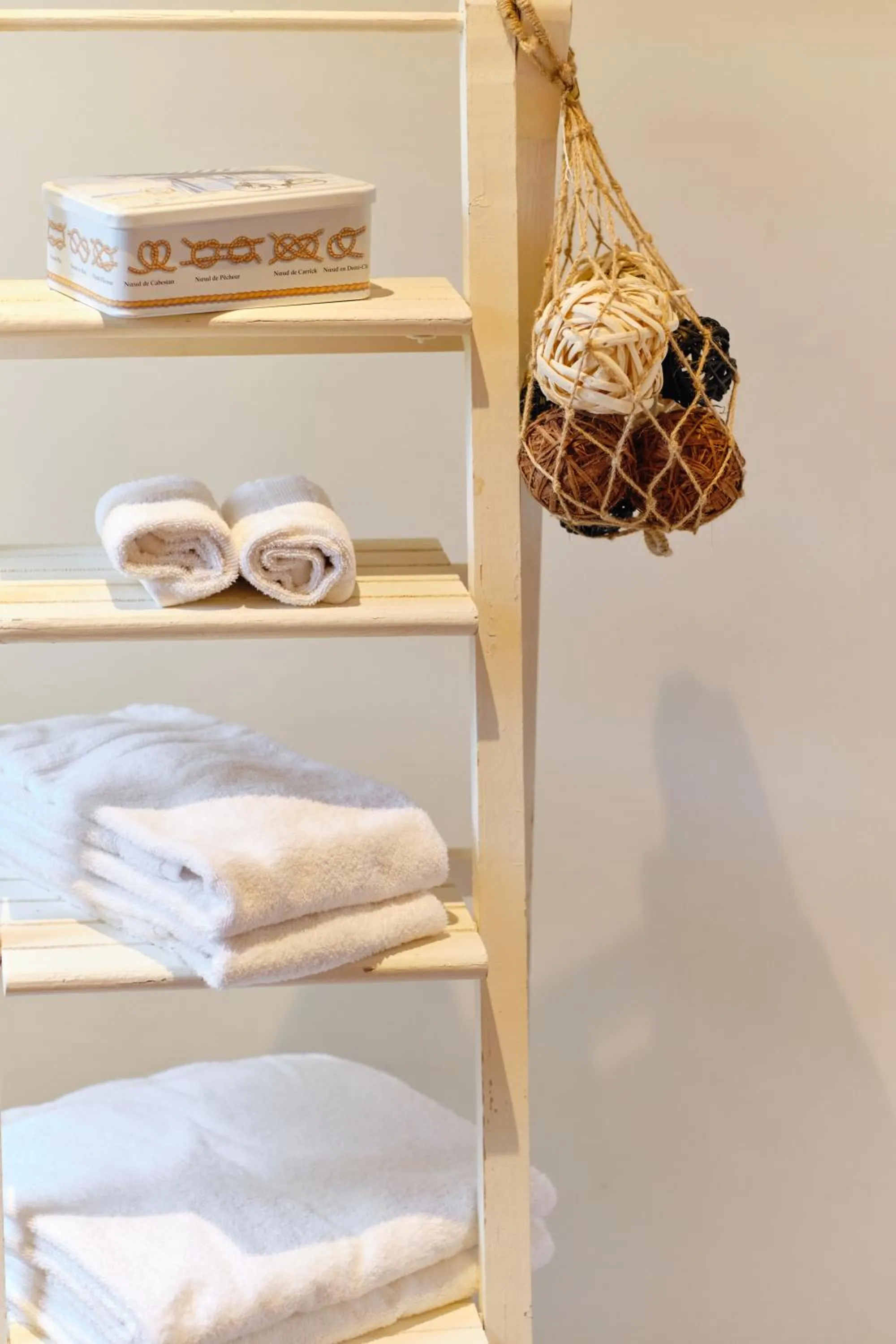 towels in Au Petit Manoir